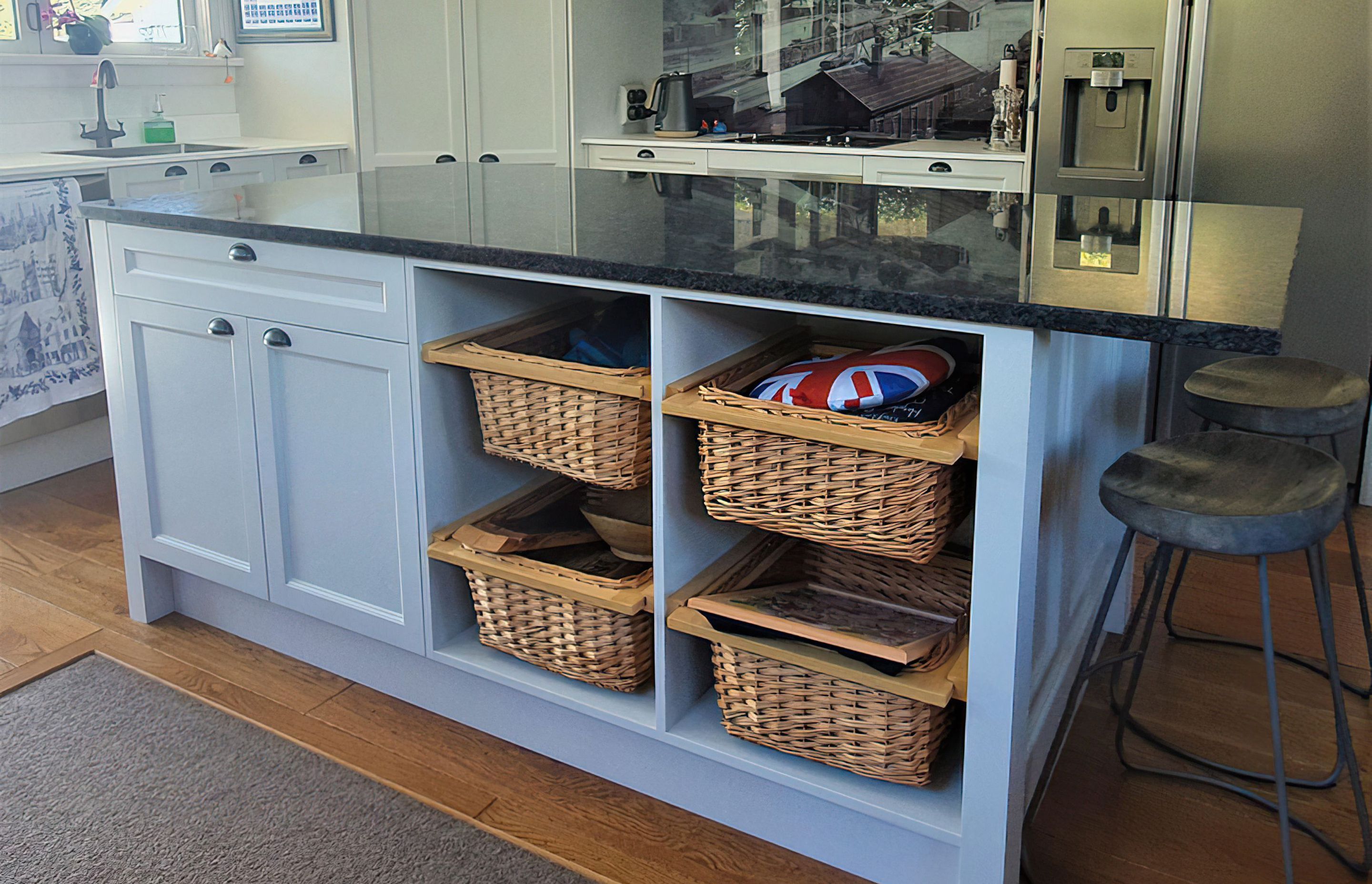 Kitchen island with pullout baskets