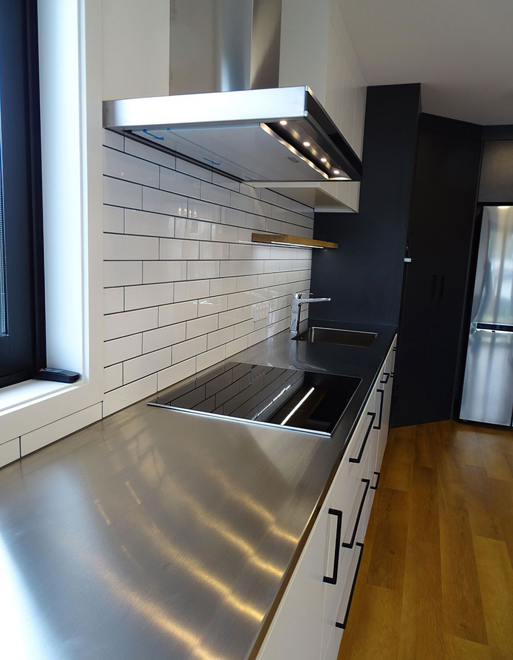 Modern kitchen joinery by Ron Kirk Joiners