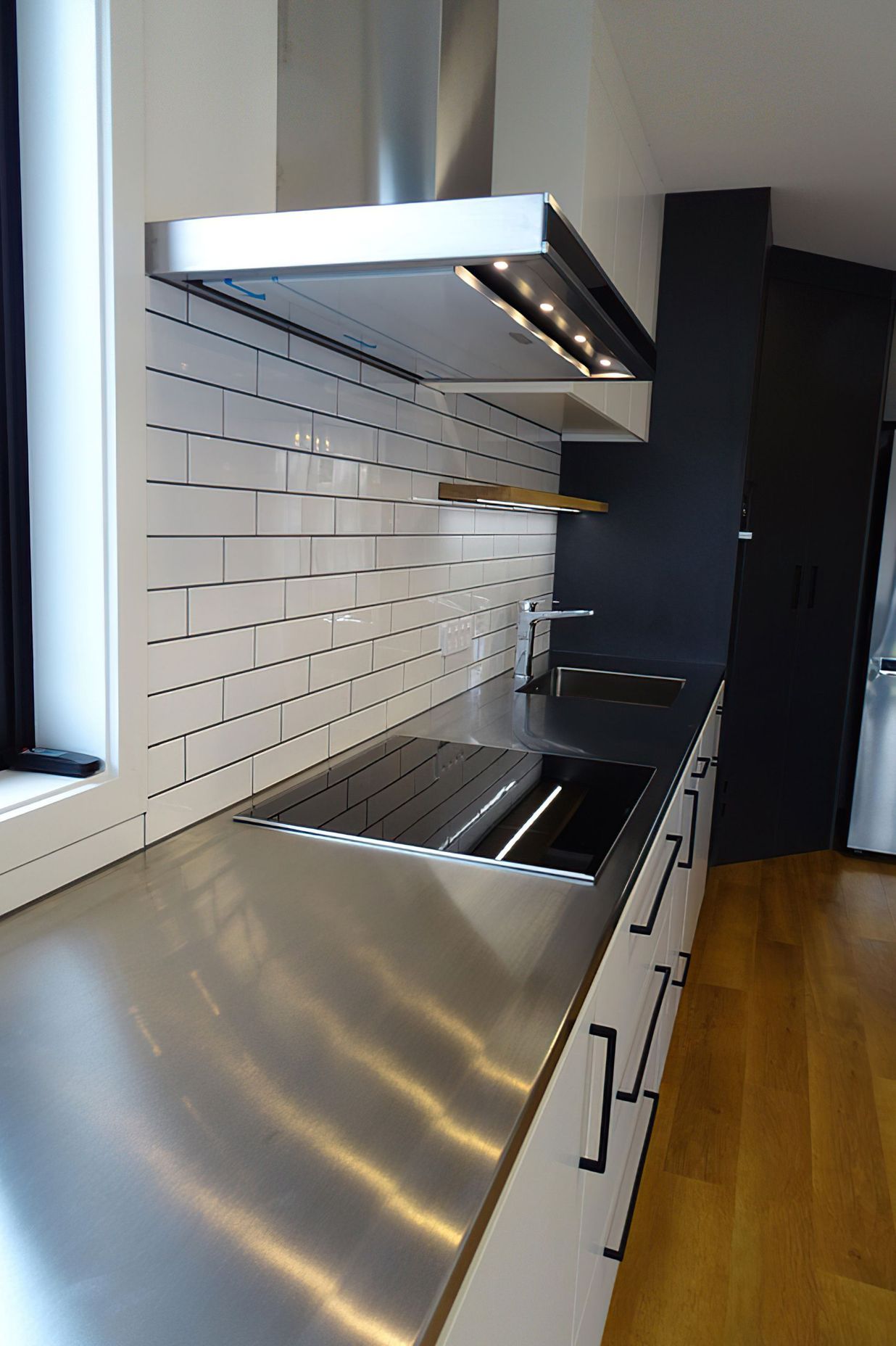 Modern kitchen joinery by Ron Kirk Joiners