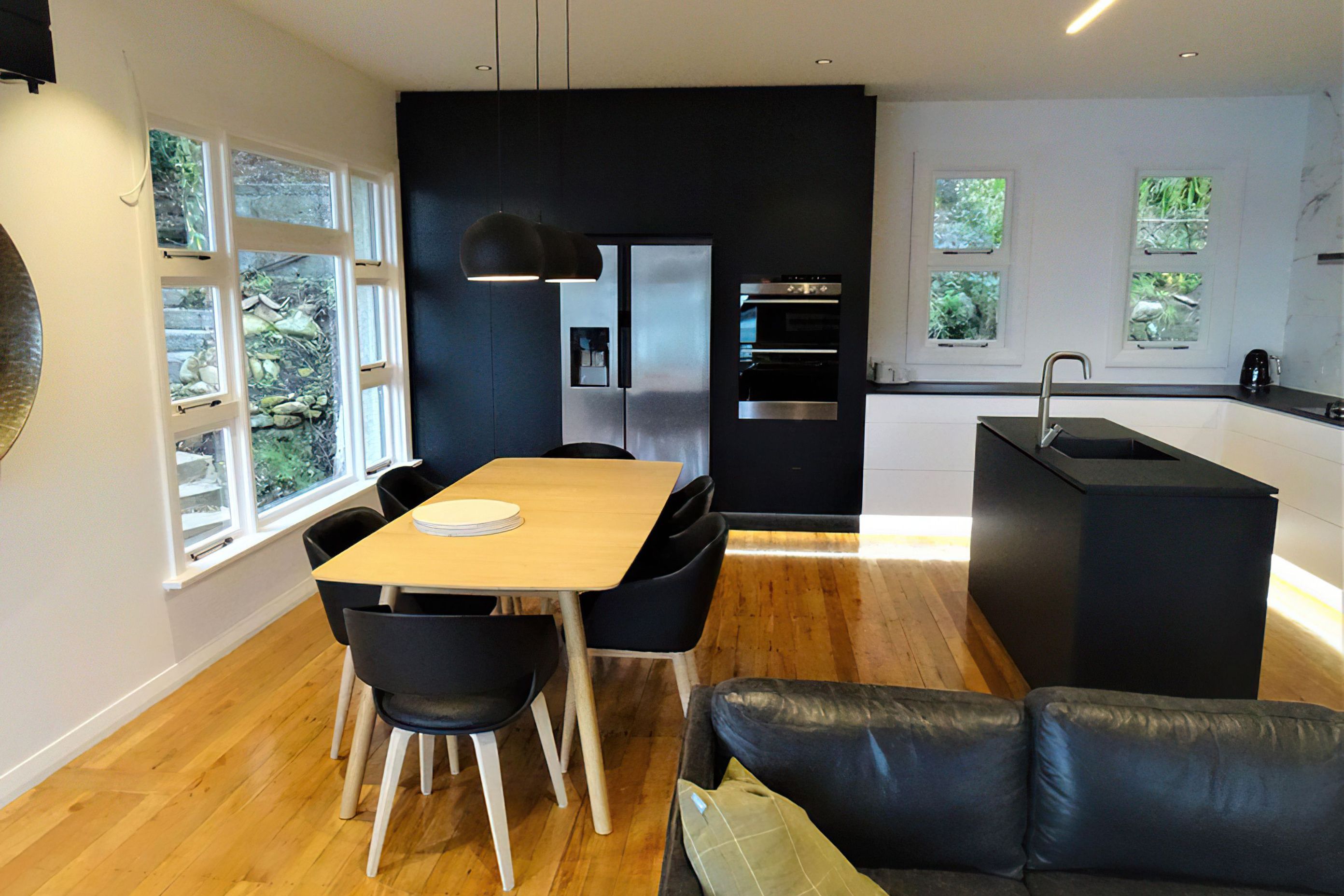 Stylish black and marble kitchen