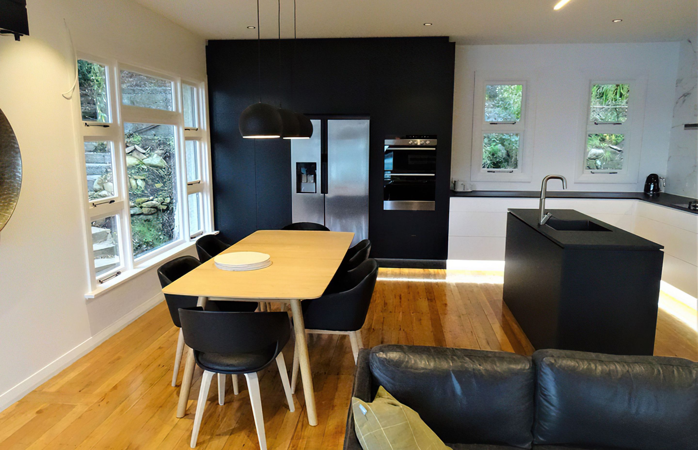 Stylish black and marble kitchen