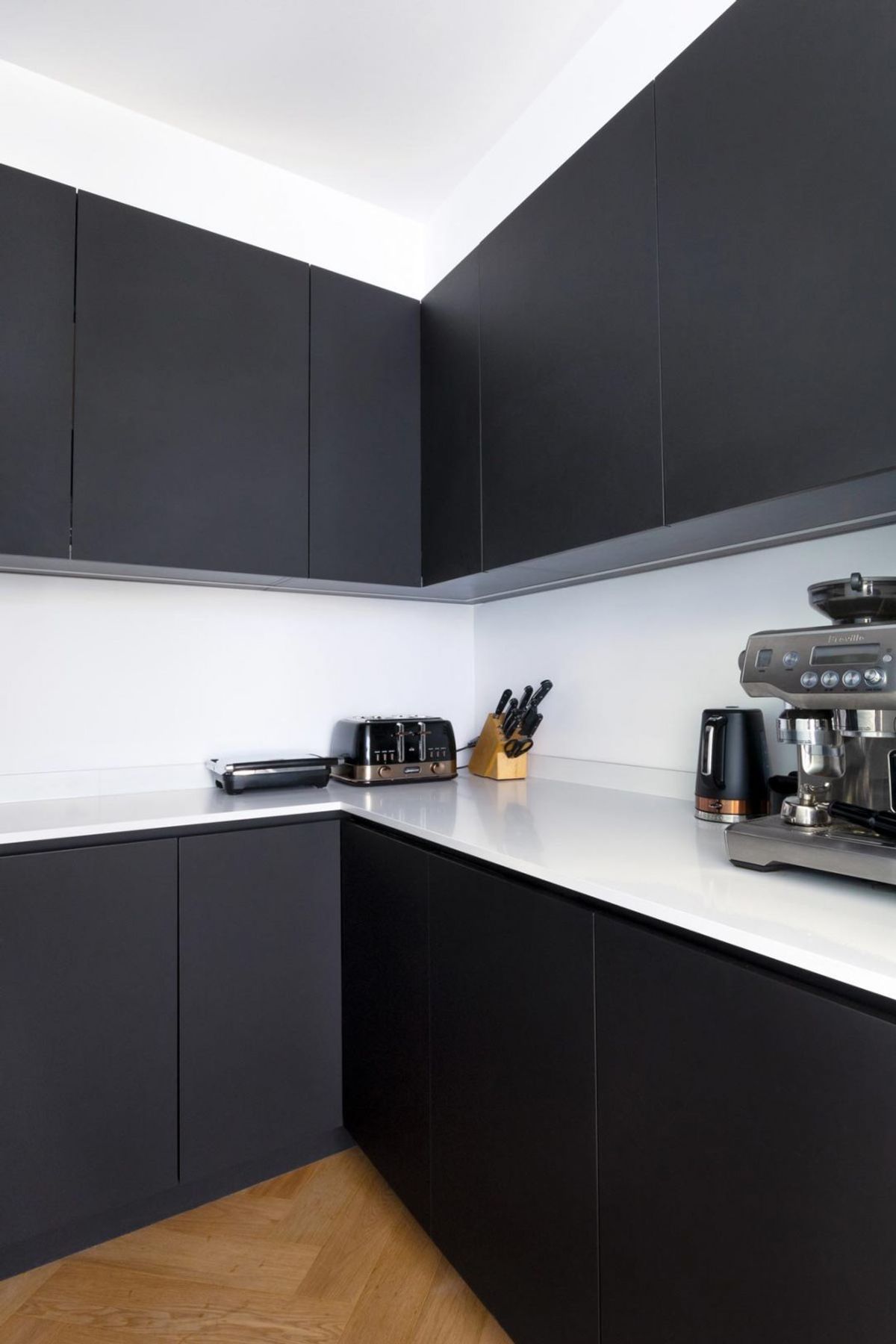 caesarstone-luxury-kitchen-design-mosman-sydney-black-white-cabinets-premier-kitchens-australia-03-1084x1626.jpg