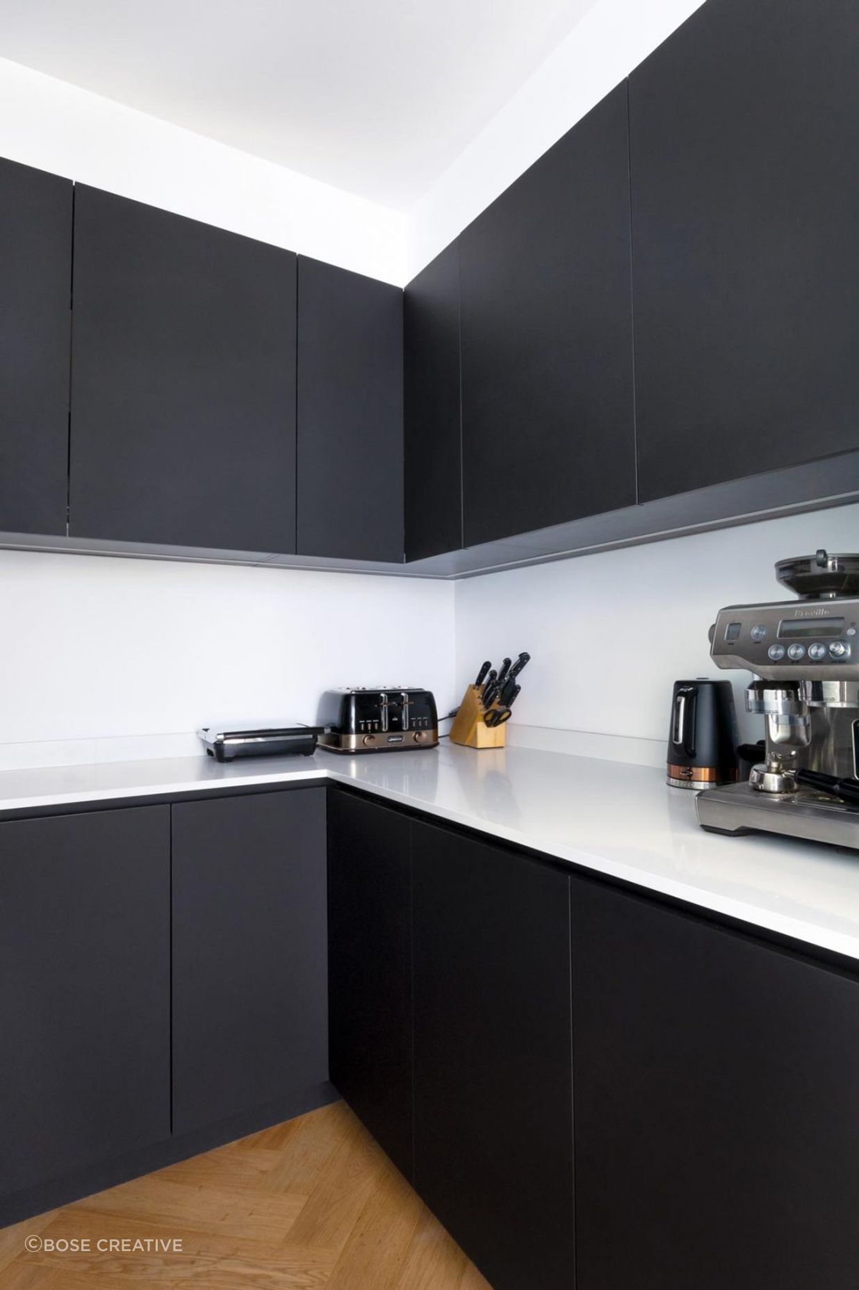 caesarstone-luxury-kitchen-design-mosman-sydney-black-white-cabinets-premier-kitchens-australia-03-1084x1626.jpg