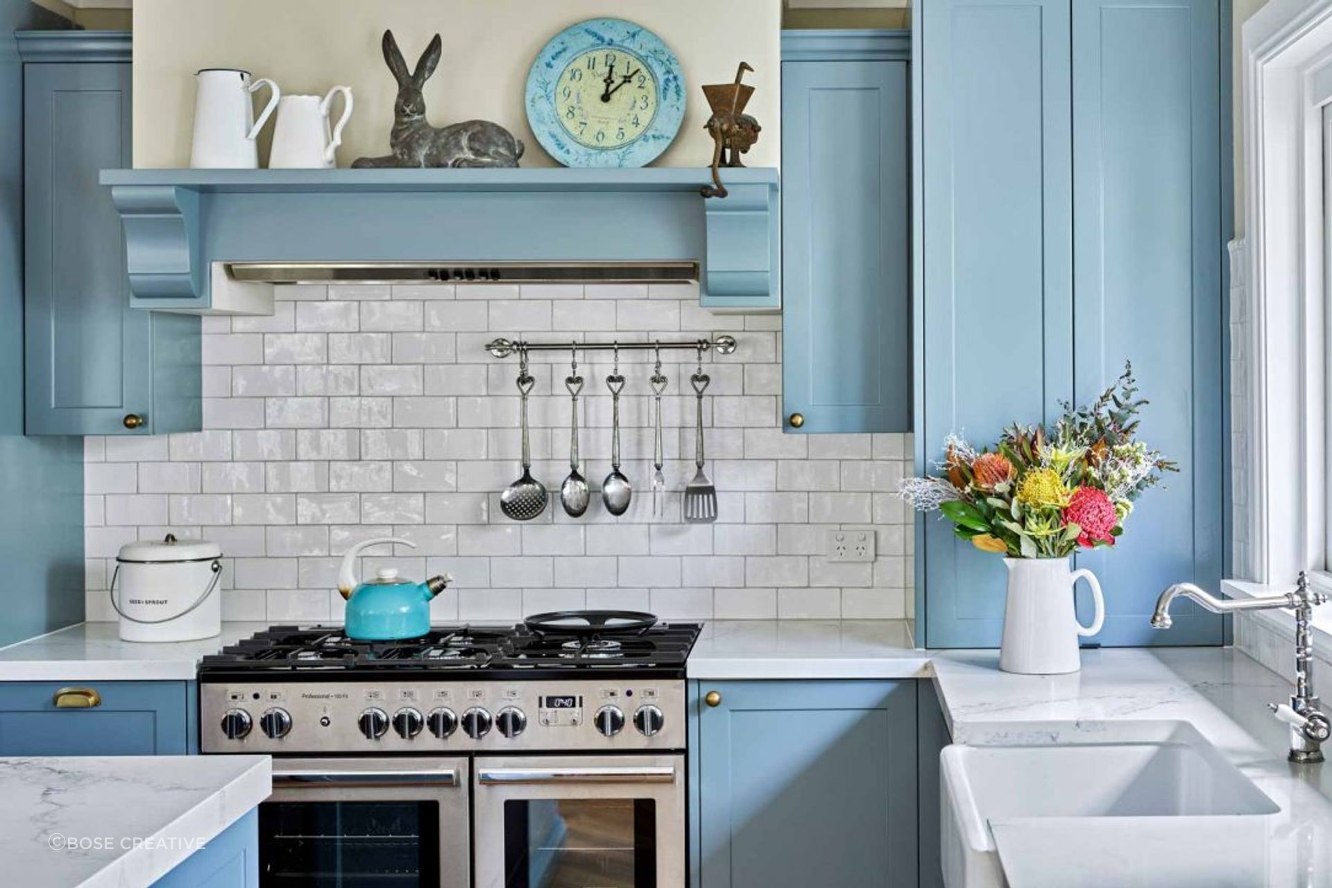 classic-luxury-kitchen-design-gitani-statuario-light-blue-traditional-shaker-cabinets-premier-kitchens-02-1084x723.jpg