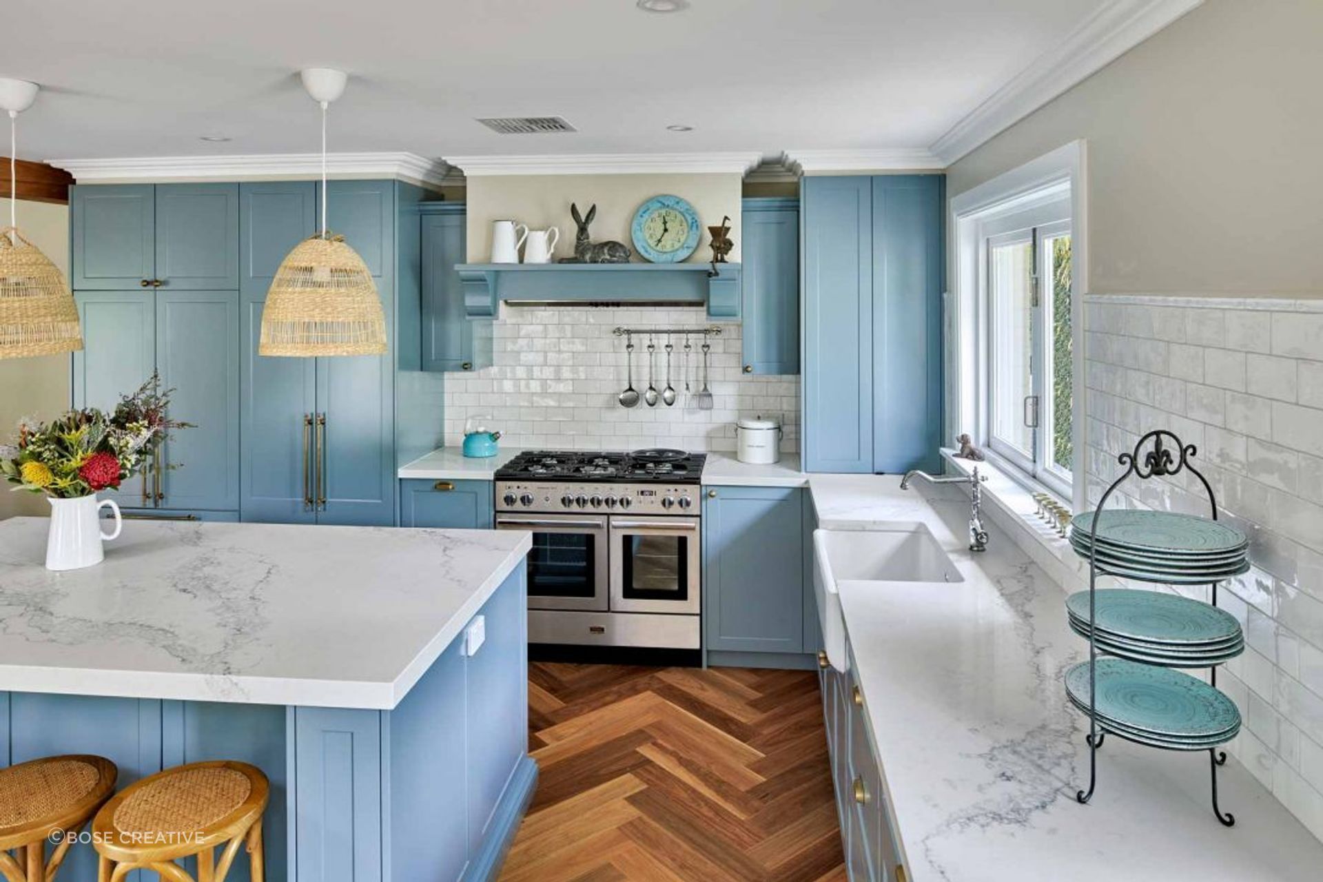 classic-luxury-kitchen-design-gitani-statuario-light-blue-traditional-shaker-cabinets-premier-kitchens-05-1084x723.jpg