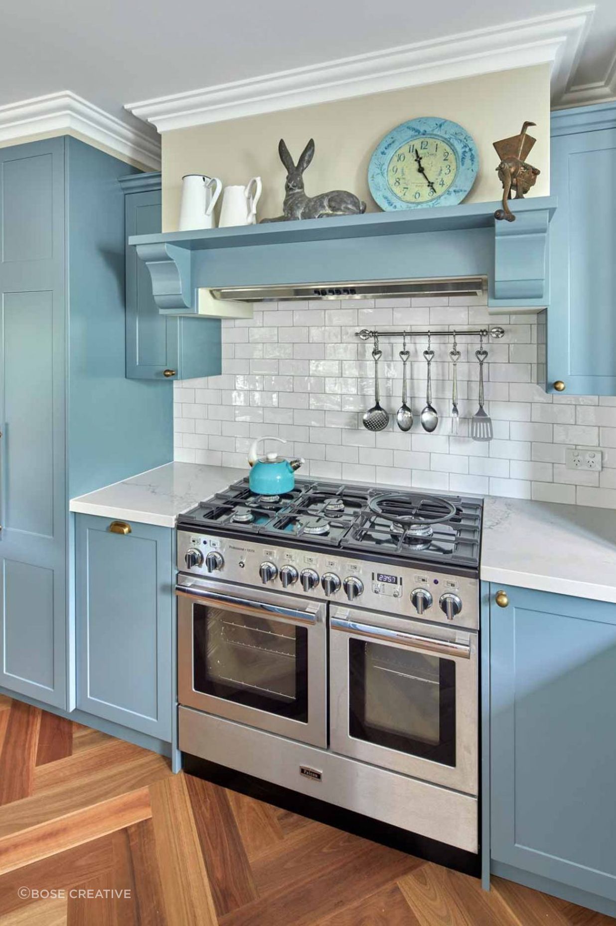 classic-luxury-kitchen-design-gitani-statuario-light-blue-traditional-shaker-cabinets-premier-kitchens-06-1084x1508.jpg