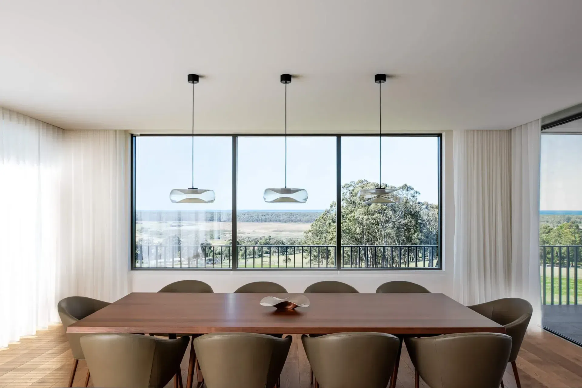 double-glazing-energy-efficiency-architectural-photo-cinema.webp