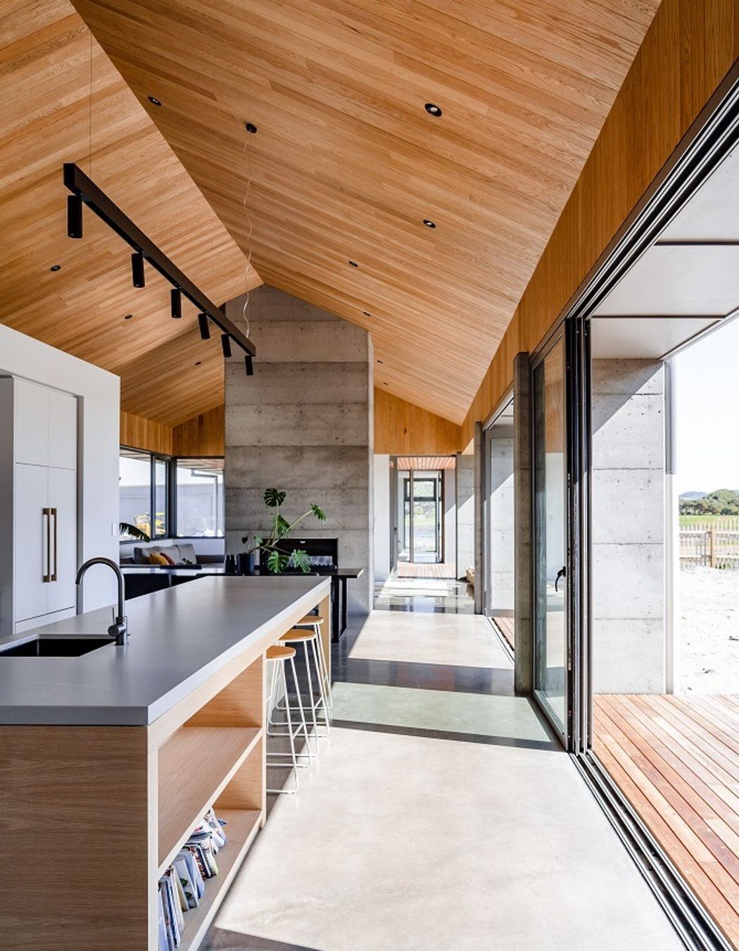imgi2AmericanOakbyASHTorbayHouseResize-3.jpg