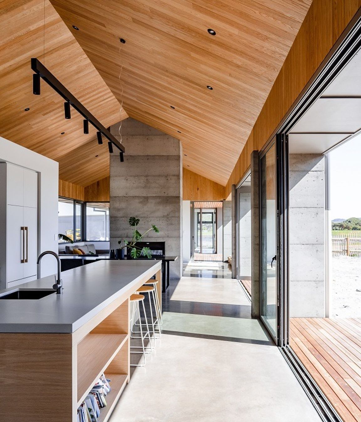 imgi2AmericanOakbyASHTorbayHouseResize-3.jpg