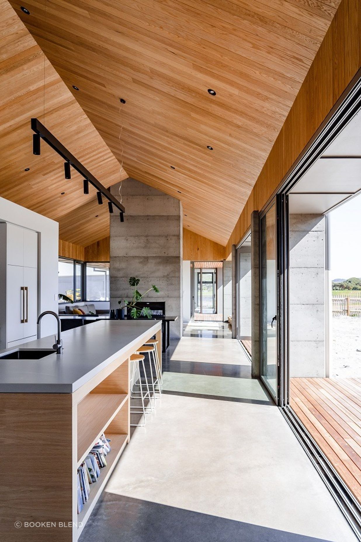imgi2AmericanOakbyASHTorbayHouseResize-3.jpg