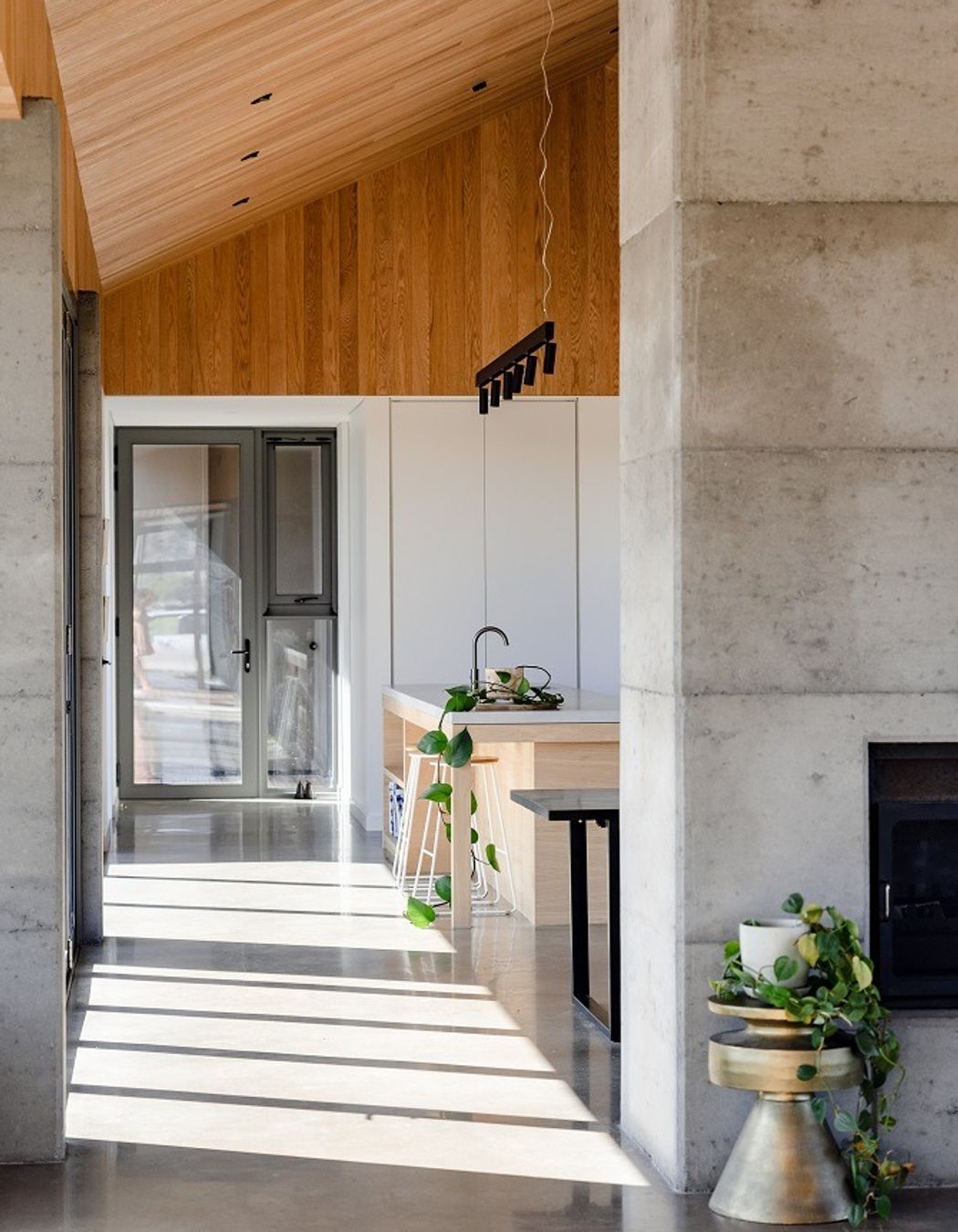 imgi3AmericanOakbyASHTorbayHouseResize-6.jpg