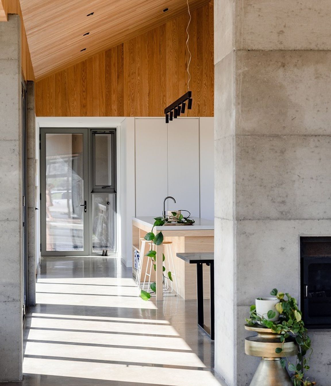 imgi3AmericanOakbyASHTorbayHouseResize-6.jpg