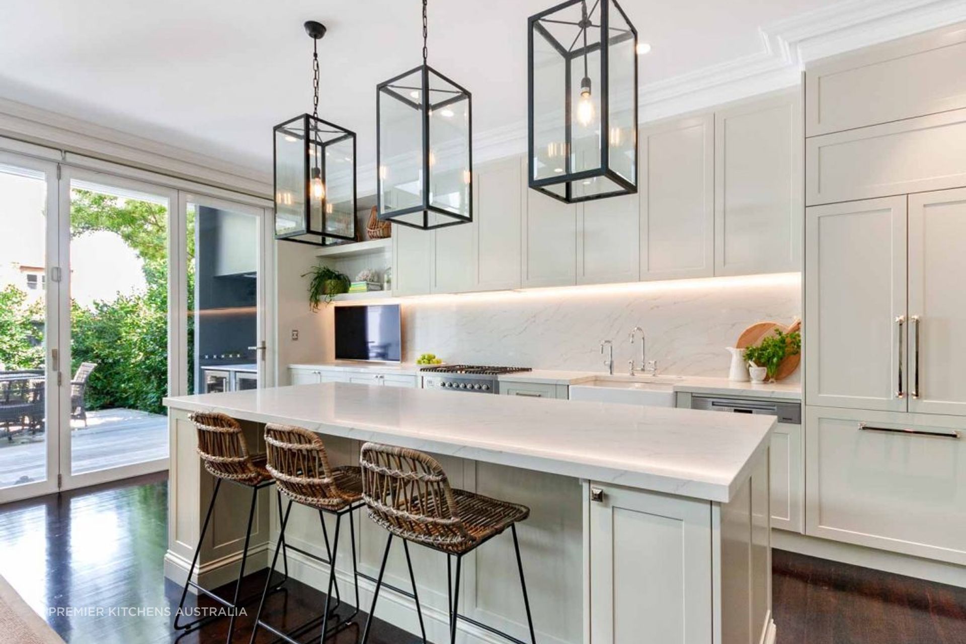 kitchen-design-sydney-hamptons-white-shaker-ilve-cooker-smart-stone-calacatta-3-1084x746.jpg