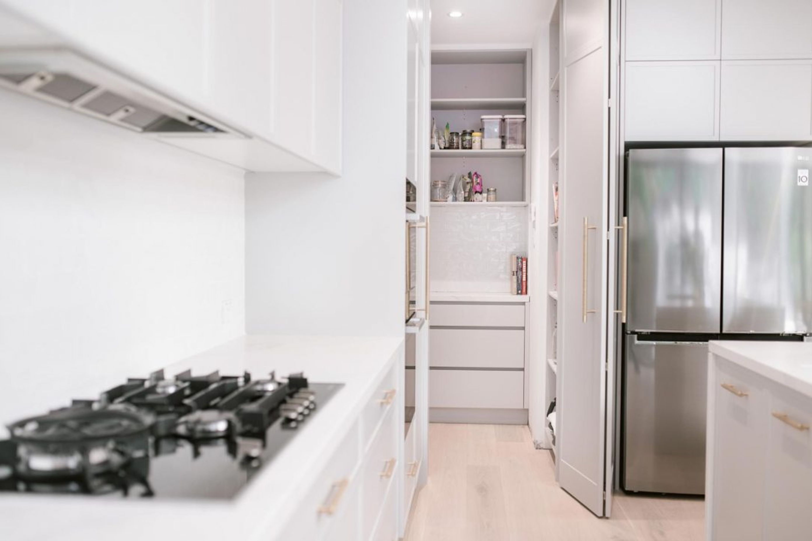 kitchen-design-sydney-mosman-modern-white-kitchen-benchtop-05-1084x721.jpg