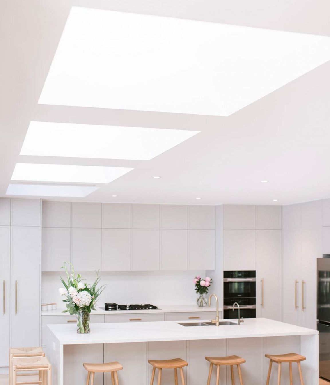 kitchen-design-sydney-mosman-modern-white-kitchen-skylights-06-1084x1629.jpg