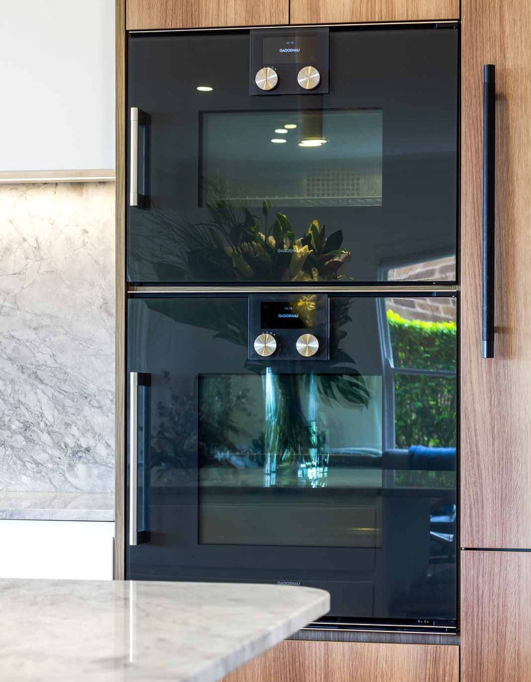 luxury-kitchen-design-gaggenau-vintec-modern-timber-grain-white-cabinets-premier-kitchens-05.jpg