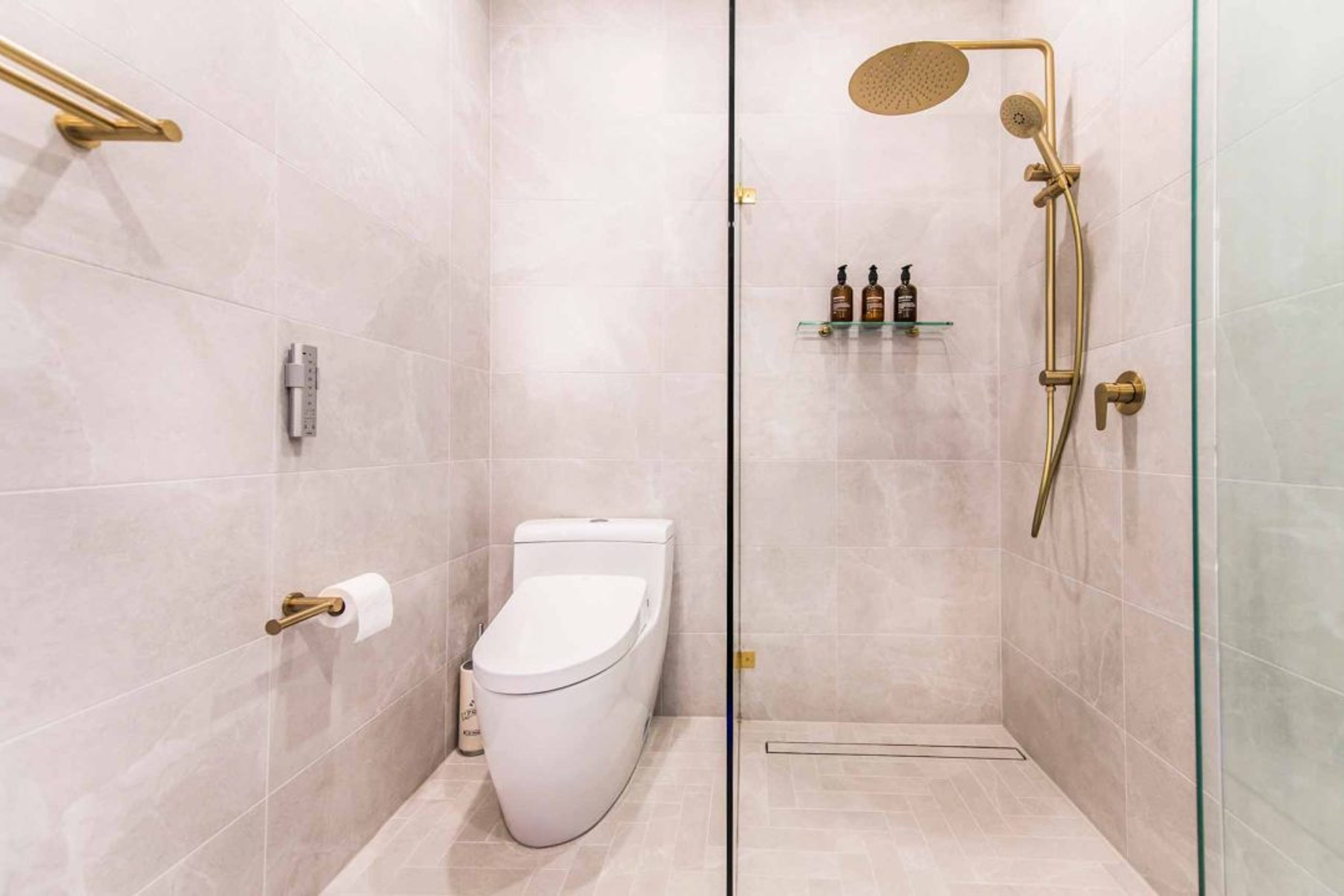 luxury-modern-bathrooms-premier-kitchens-renovation-8-shower-toilet-1084x721.jpg