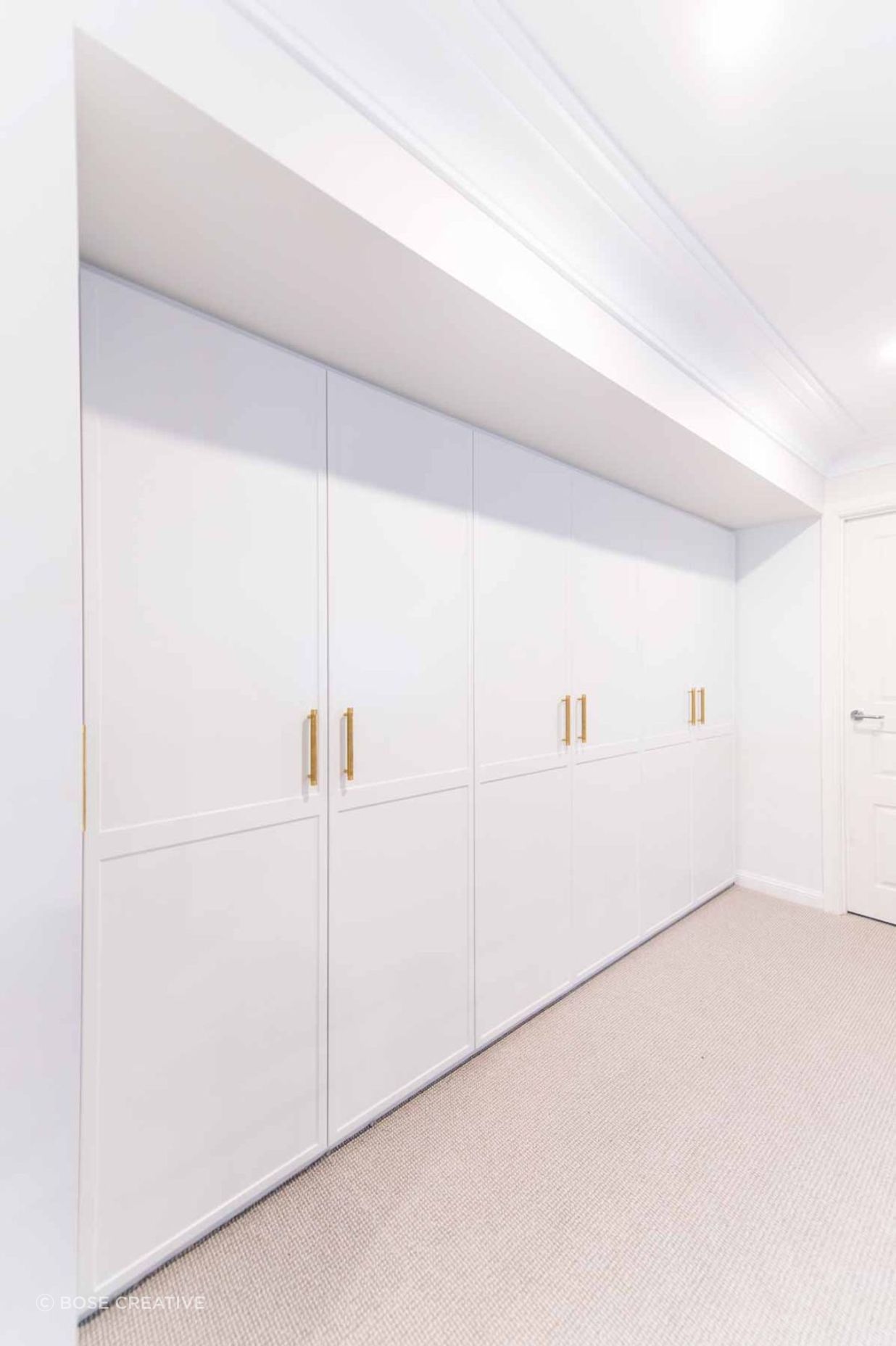 luxury-modern-premier-kitchens-additional-wardrobe-3-1084x1629.jpg