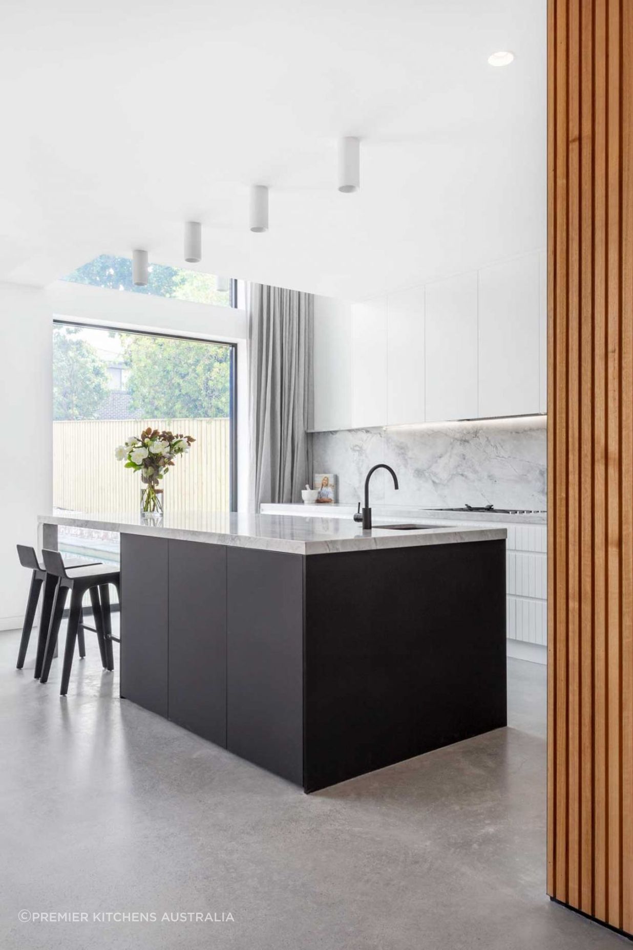 modern-contemporary-kitchen-design-black-white-grey-superwhite-stone-03-1084x1626.jpg