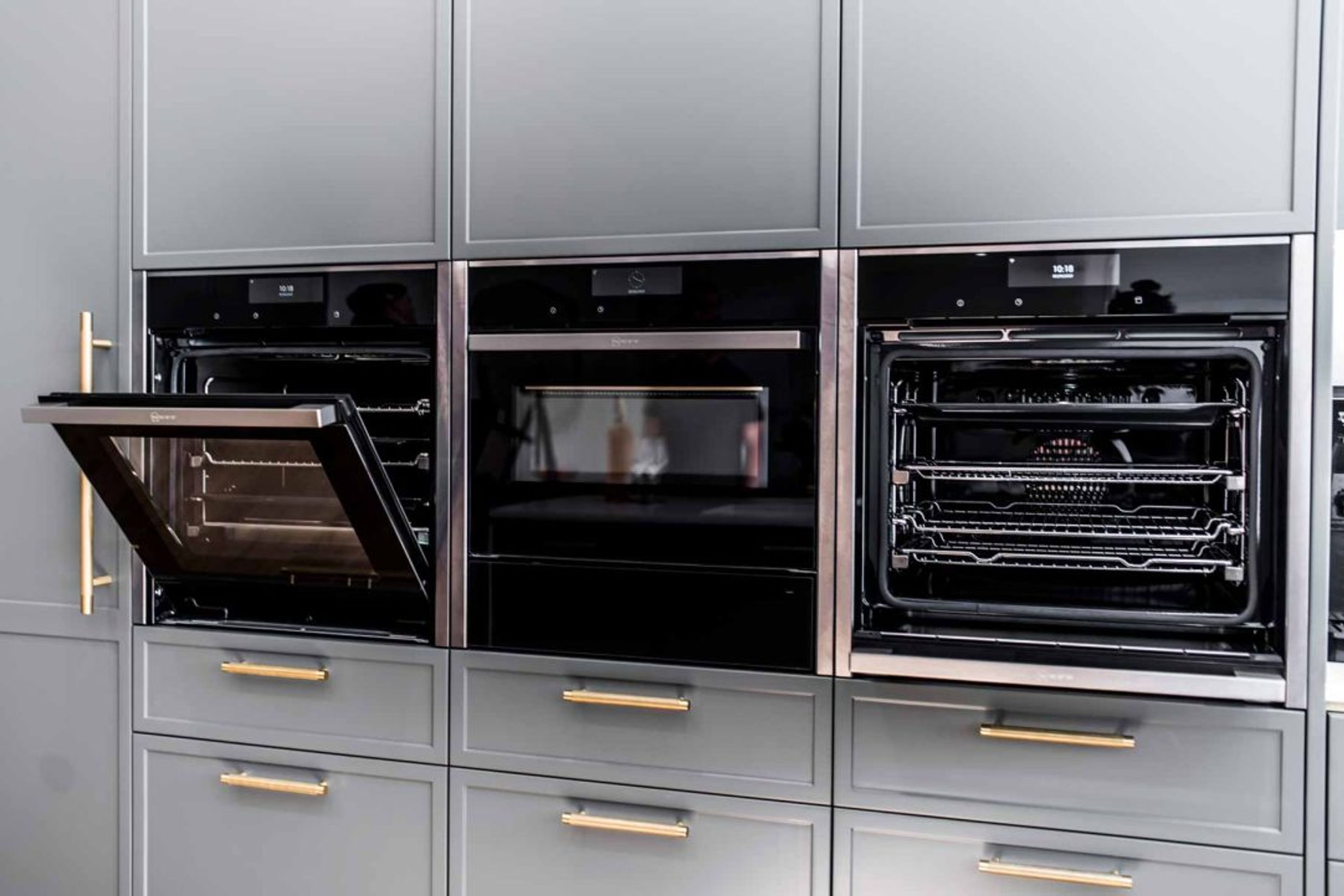 modern-luxury-kitchen-design-premier-kitchens-stone-benchtop-renovations-neff-appliances-12-1084x721.jpg