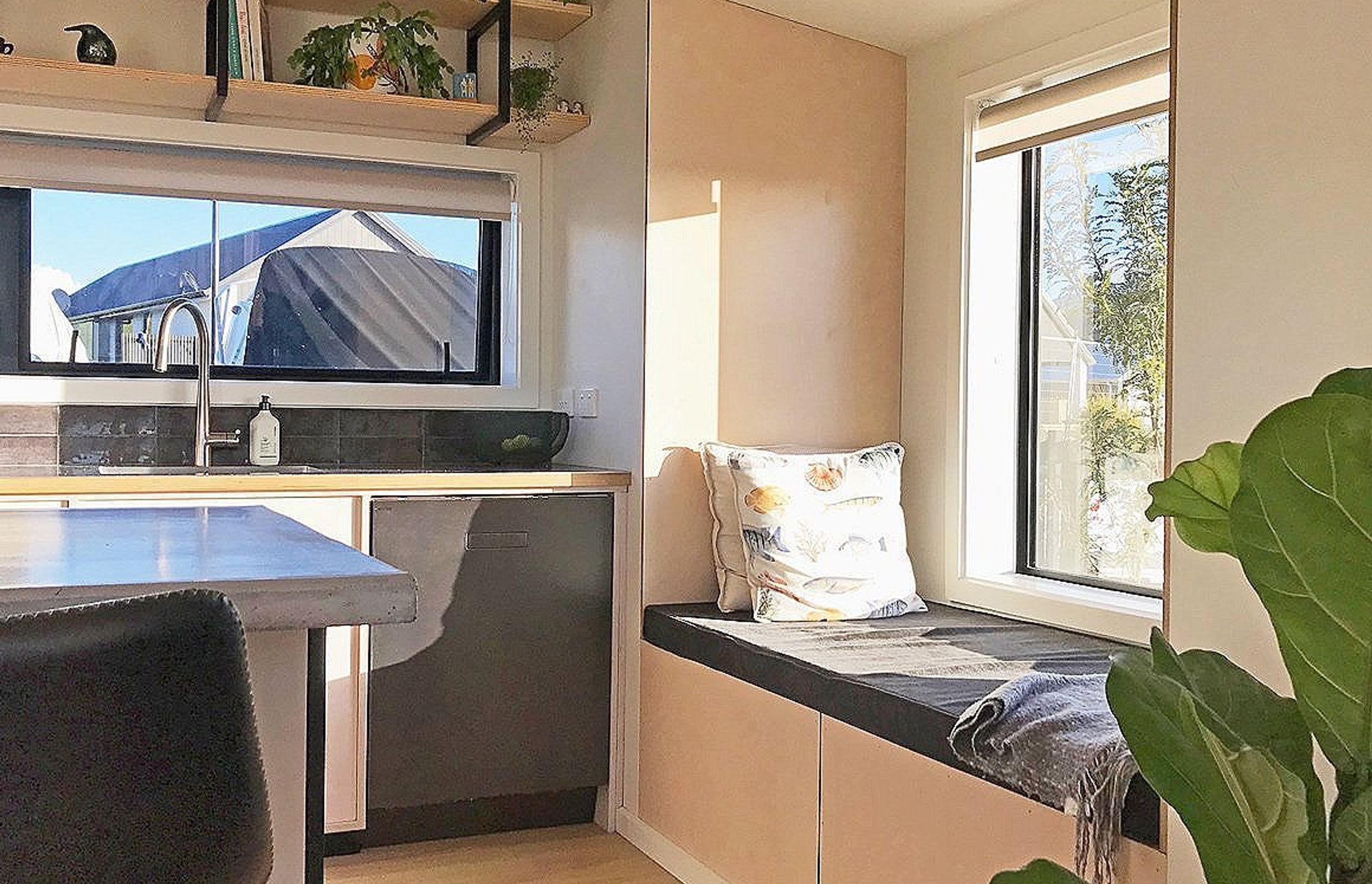 plywood-kitchen-window-seat-motide-1.jpg