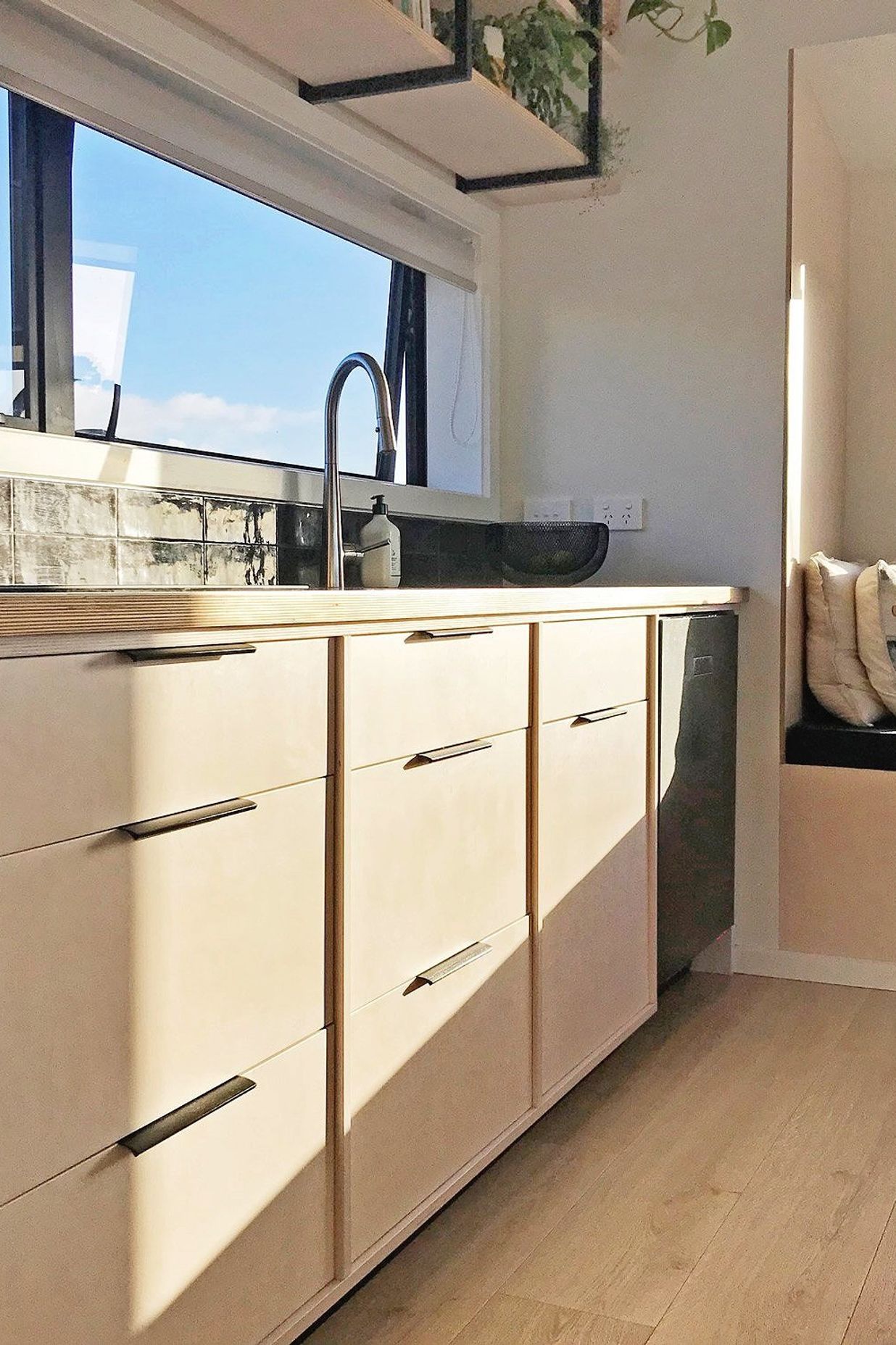 plywood-kitchen-window-seat-sustainable-raglan-motide-1.jpg