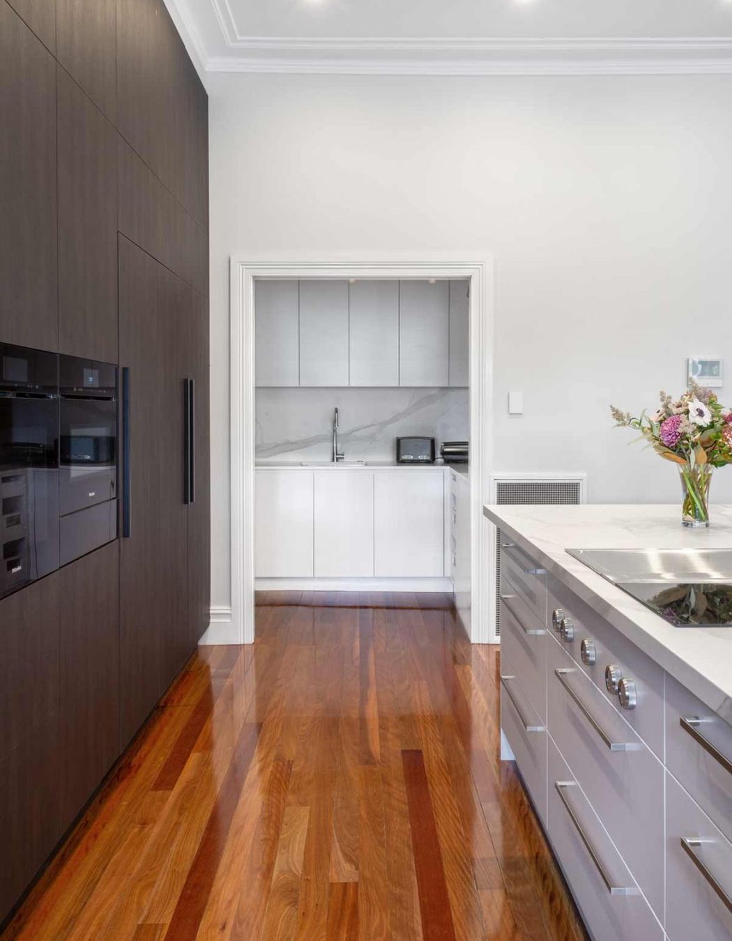premier-kitchen-design-sydney-neolith-dekton-benchtop-splashback-butlers-pantry-1084x1626.jpg