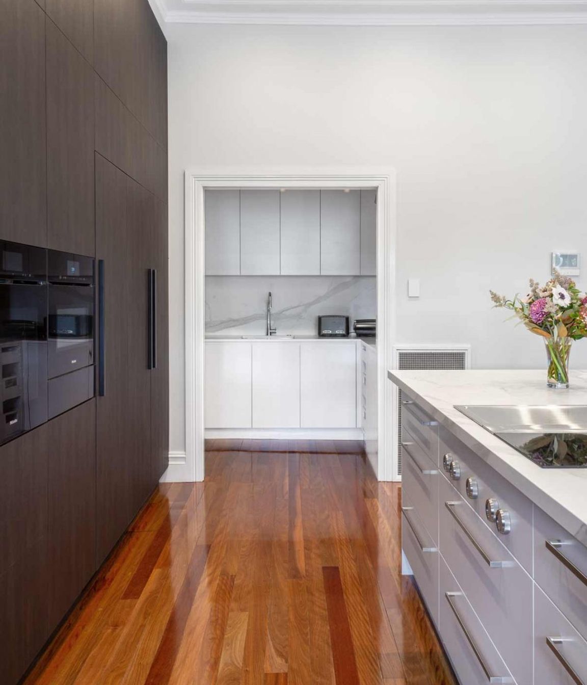 premier-kitchen-design-sydney-neolith-dekton-benchtop-splashback-butlers-pantry-1084x1626.jpg