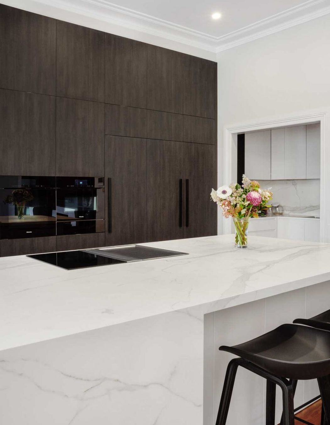 premier-kitchen-design-sydney-neolith-dekton-benchtop-splashback-dark-timber-white-cabinets-03-1084x1626.jpg
