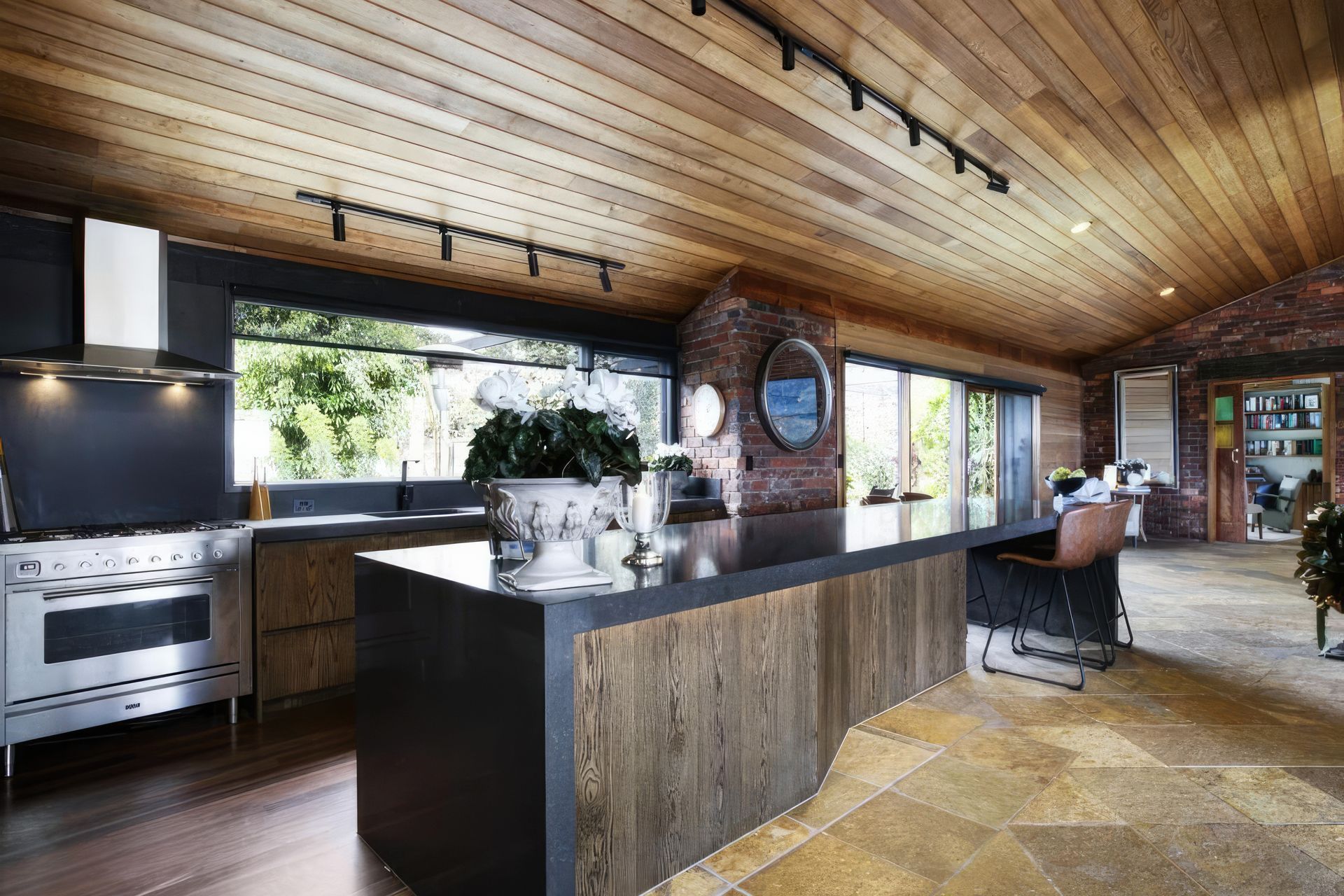 upBellbrae-kitchen-2-1000x700-fix-standard-scale-400x.jpg