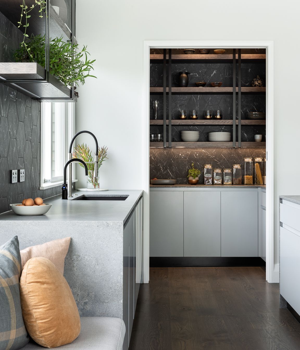 Remuera Contemporary Kitchen by Natalie Du Bois