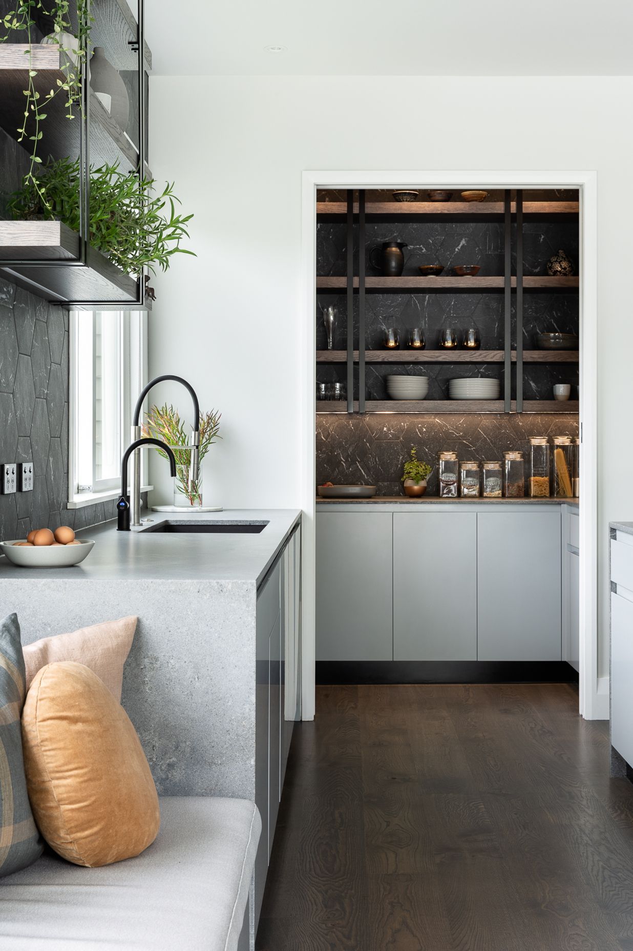 Remuera Contemporary Kitchen by Natalie Du Bois