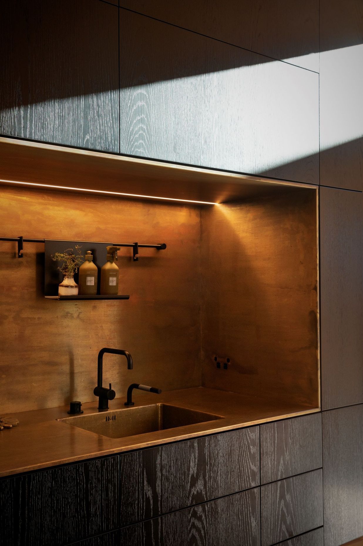 Prime Art Veneer Planked, Designed by Daniel Sullivan and Kate Loader of Architects' Creative, winner of Residential Kitchen Award at the Interior Awards 2020