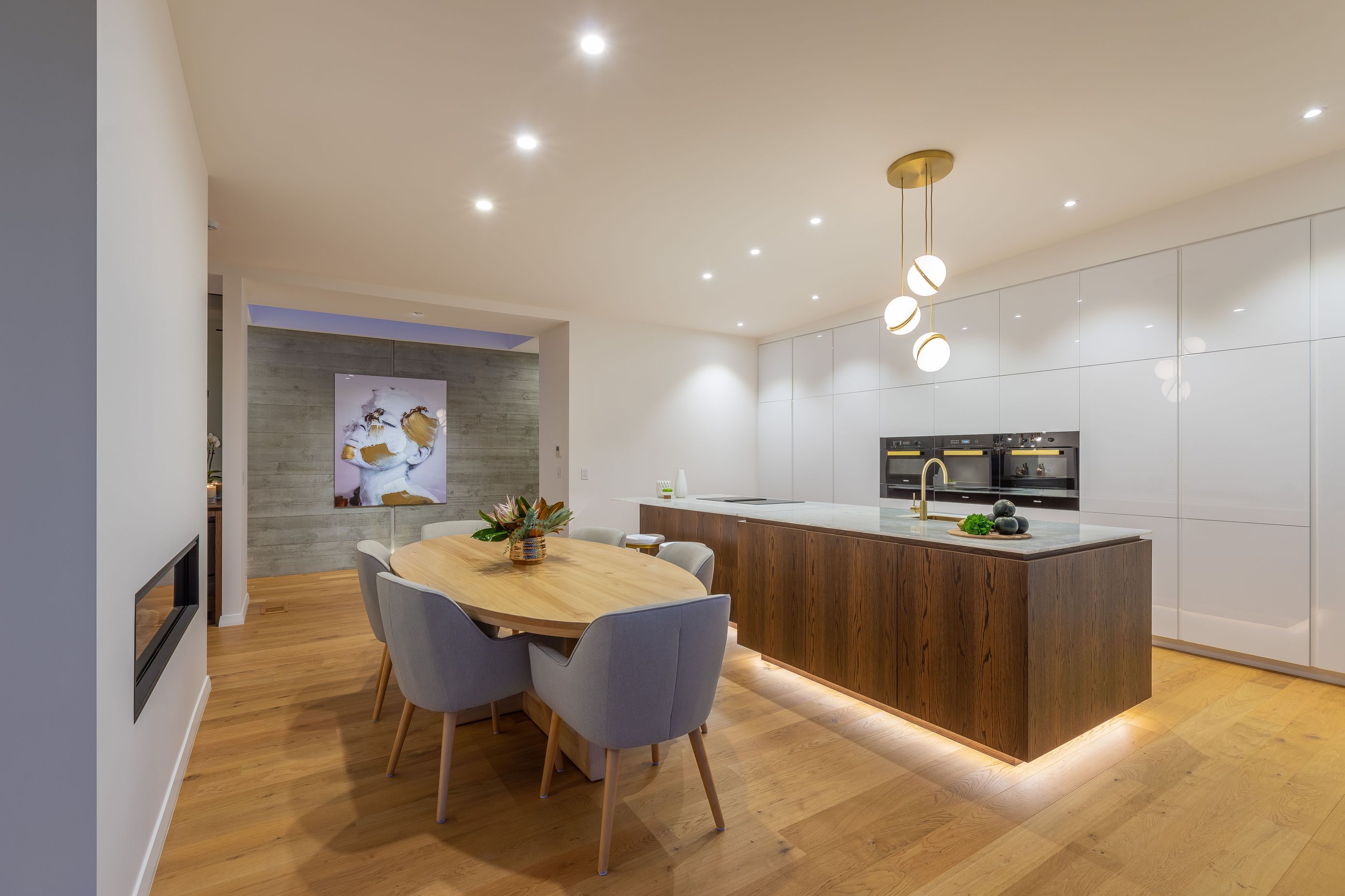 Ultraglaze Arctic Gloss and Prime Veneer in American White Oak Crown Cut, Designed by Leonie Hamill of Cube Dentro