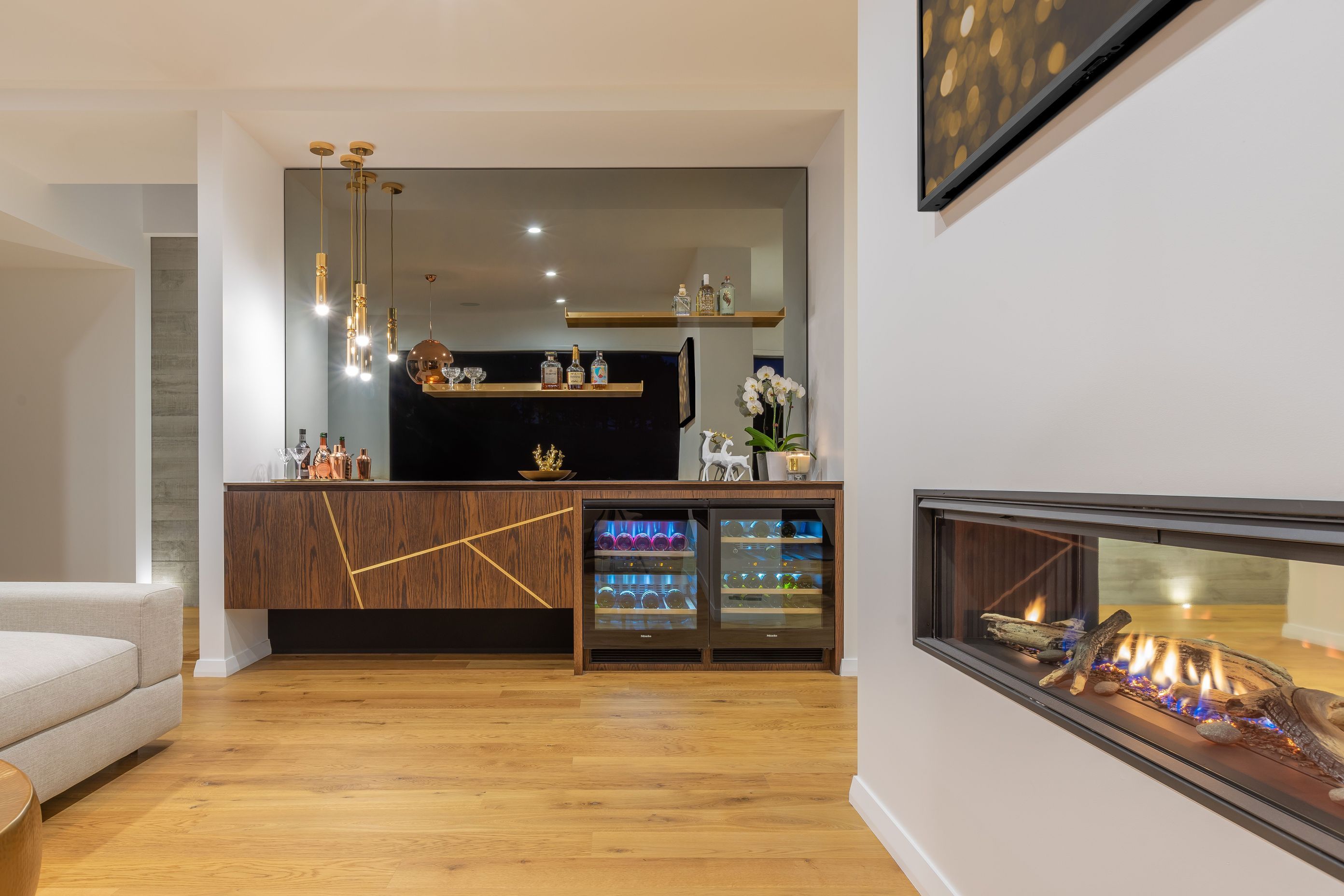 Prime Veneer in American White Oak Crown Cut, Designed by Leonie Hamill of Cube Dentro