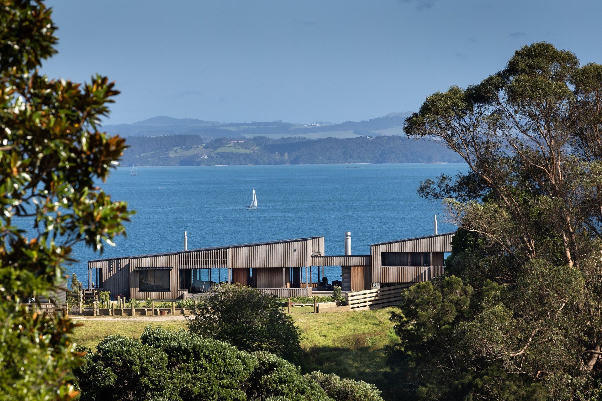 11RIDGE-RETREATSOUTH-EAST-CONTEXT-16-9Paul-McCreadie.jpg