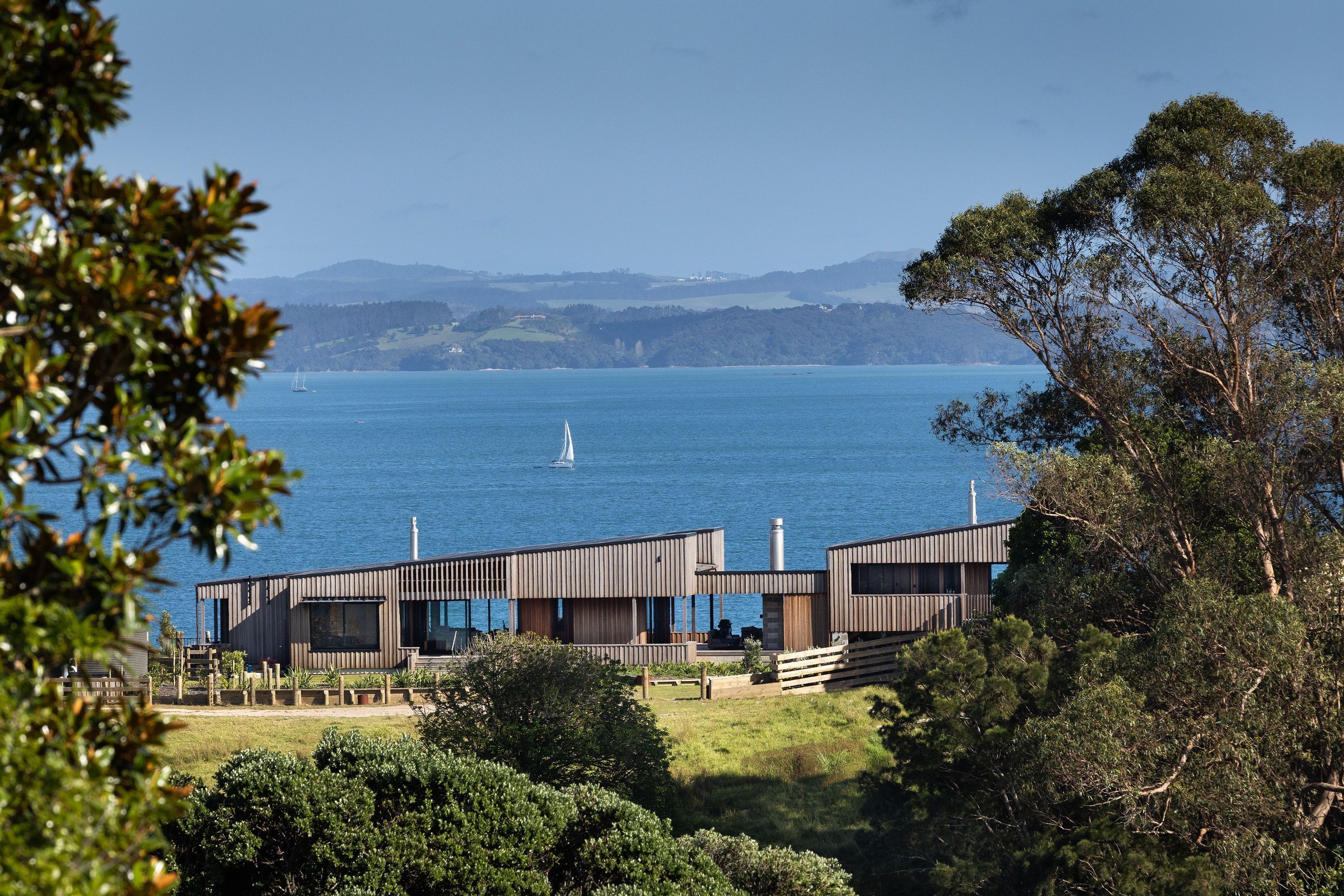 11RIDGE-RETREATSOUTH-EAST-CONTEXT-16-9Paul-McCreadie.jpg