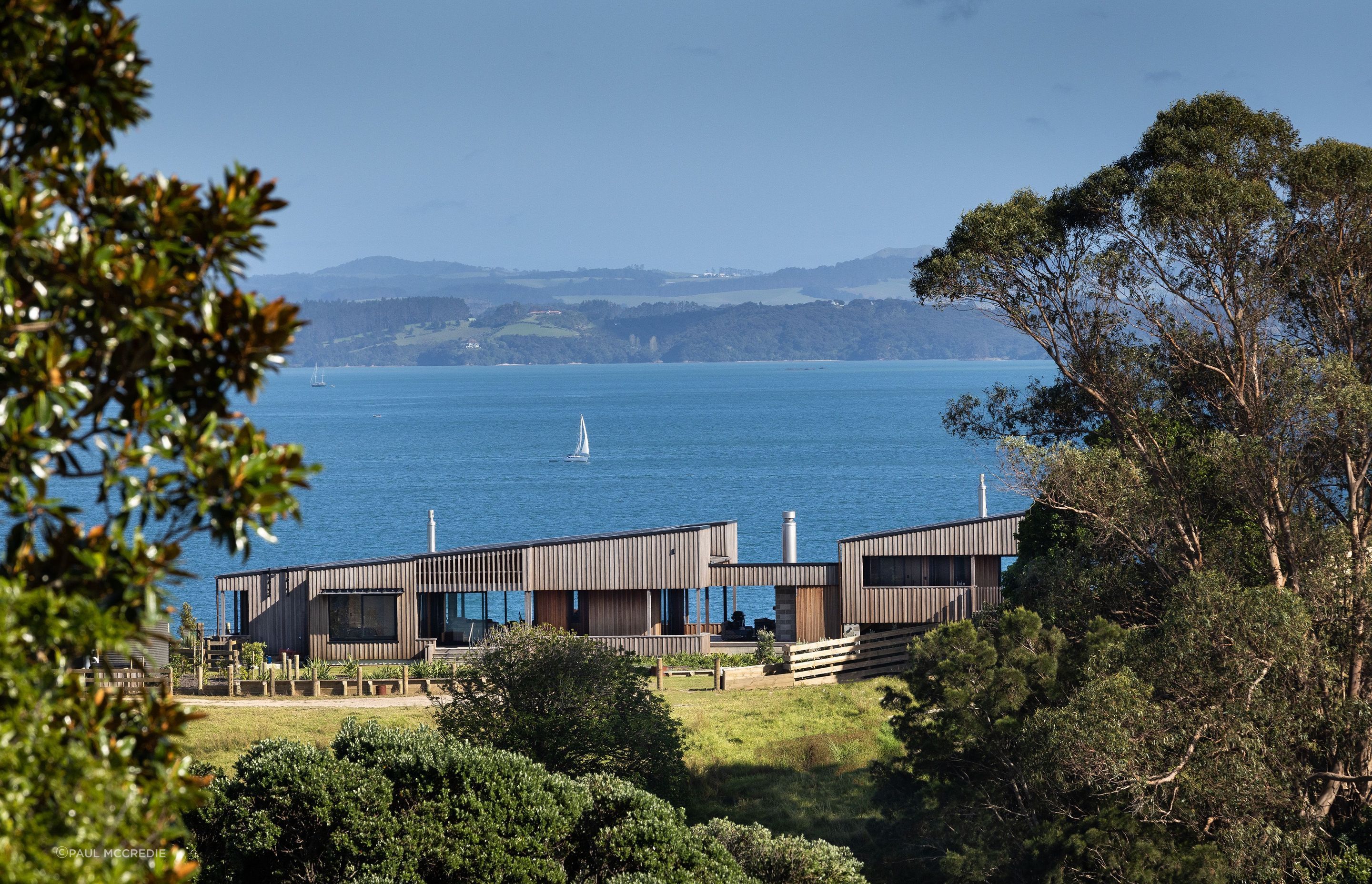 11RIDGE-RETREATSOUTH-EAST-CONTEXT-16-9Paul-McCreadie.jpg