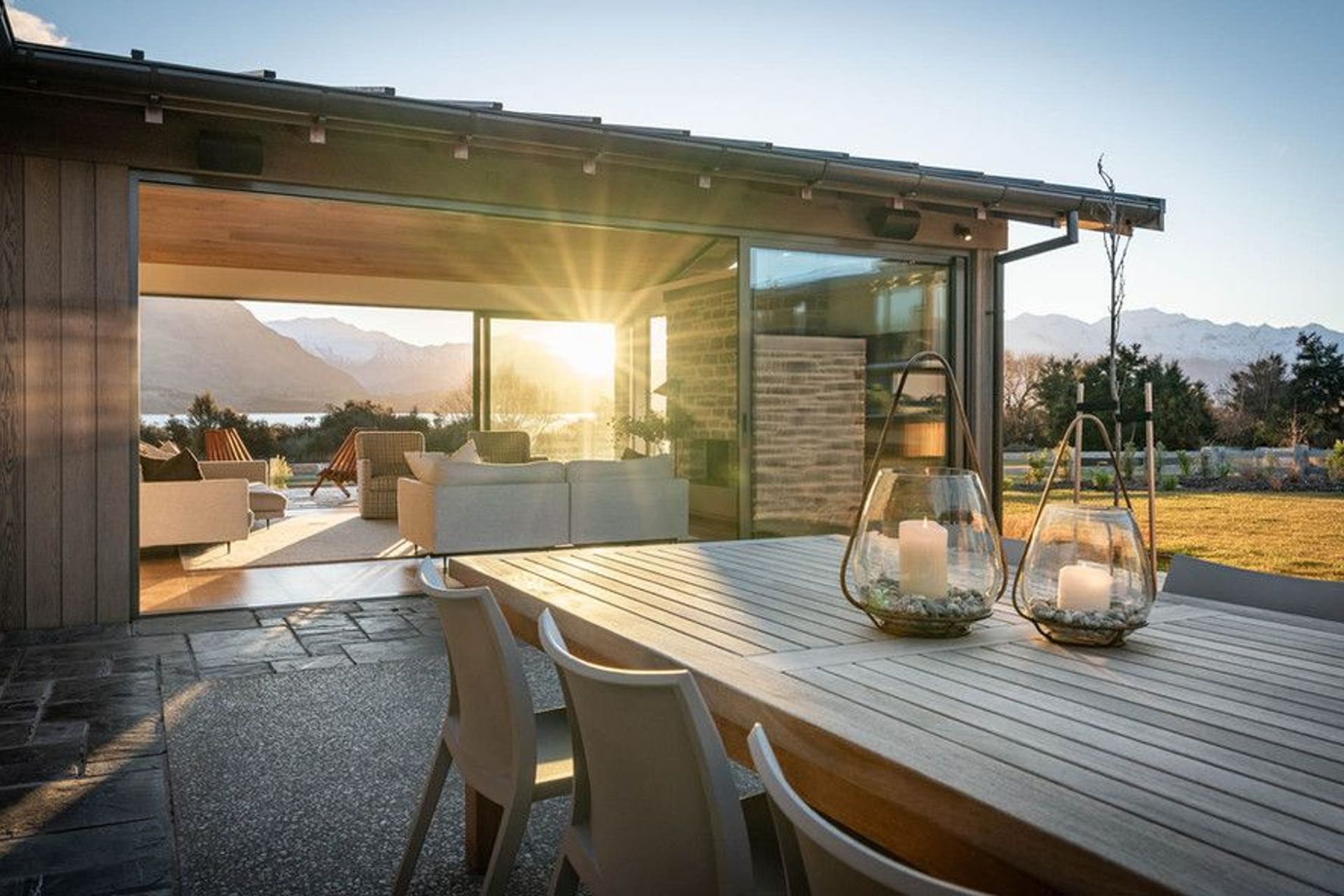 Aubrey Road, lakeside house.