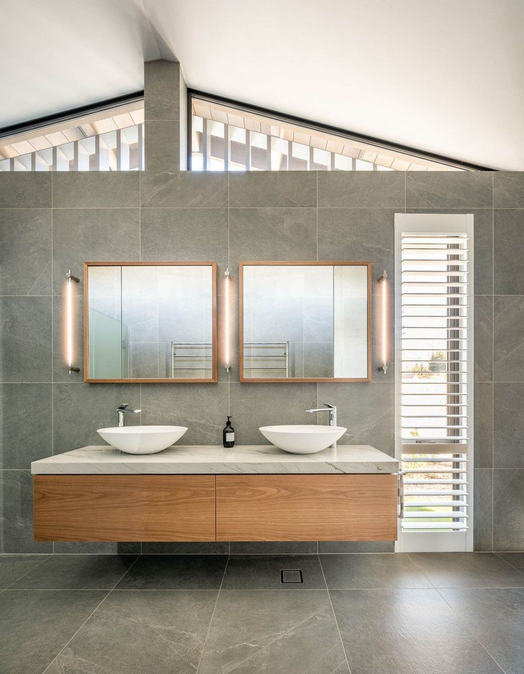 Aubrey Road, lakeside house.