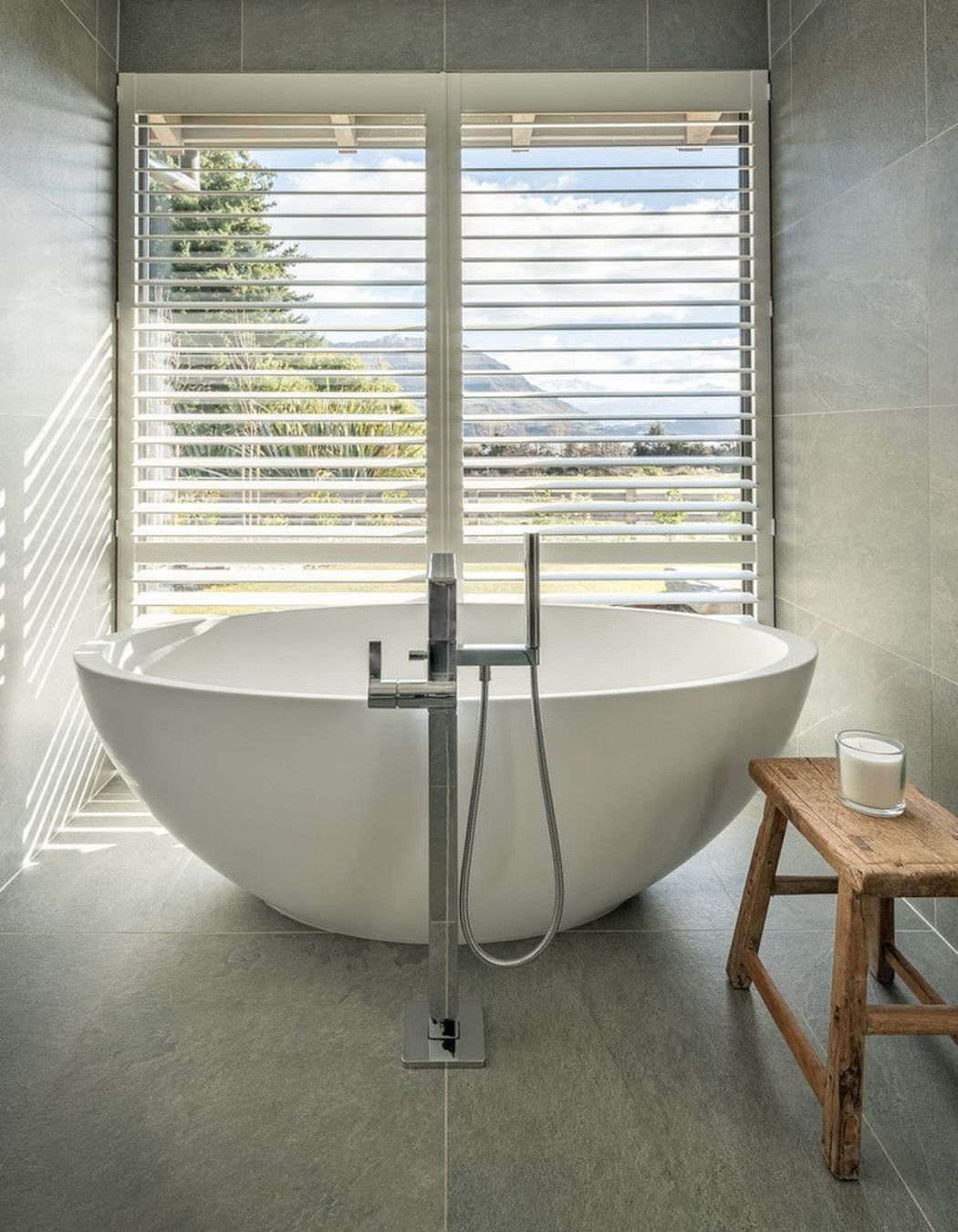 Aubrey Road, lakeside house.