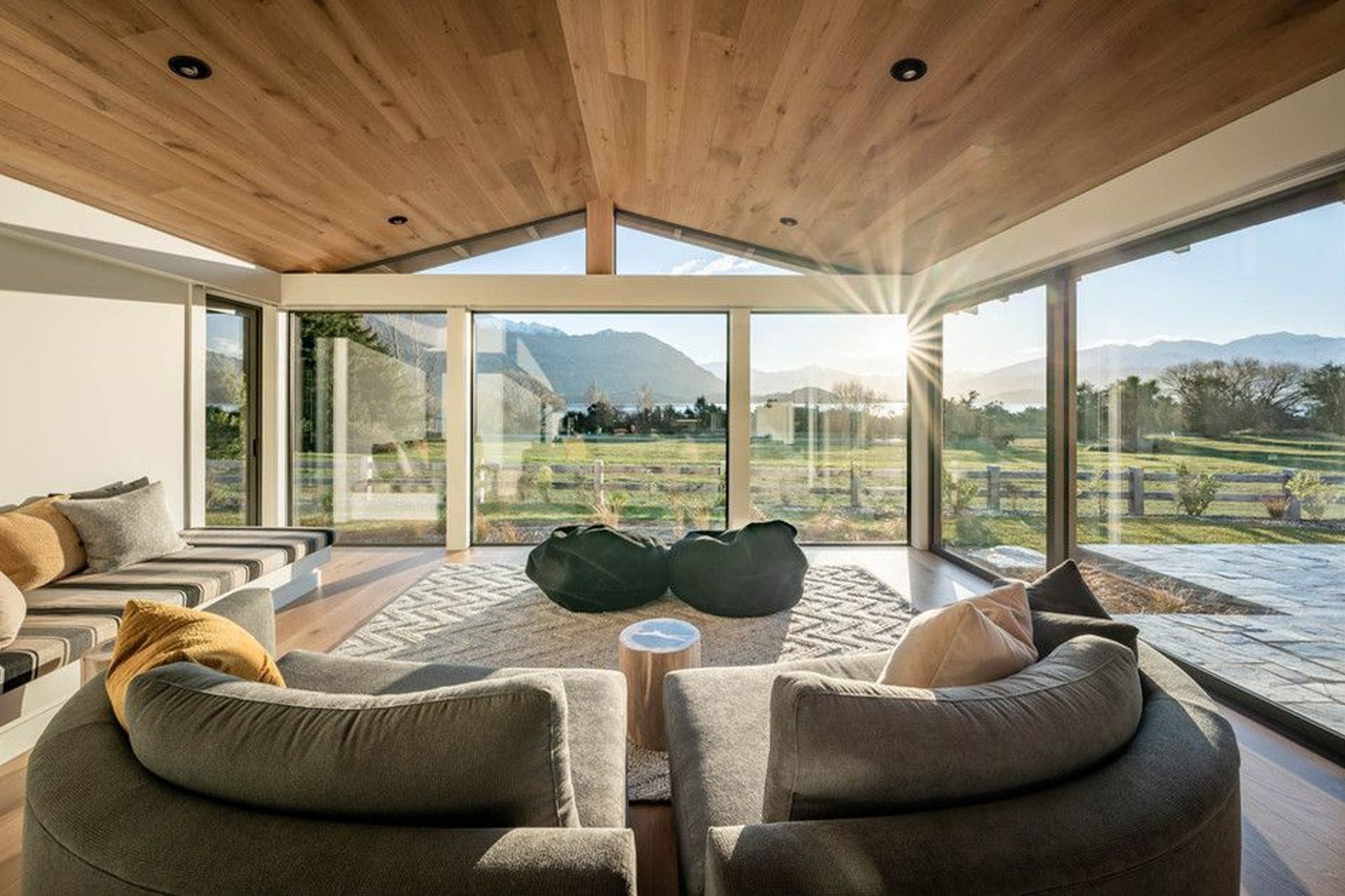 Aubrey Road, lakeside house.