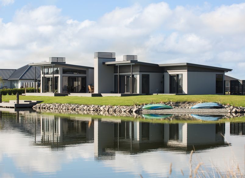 Lake Hood is the place to be!