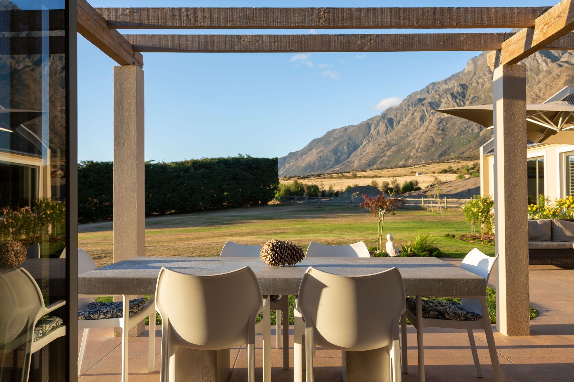 Oraka Lakeside Estate | Glen Cayless Builder