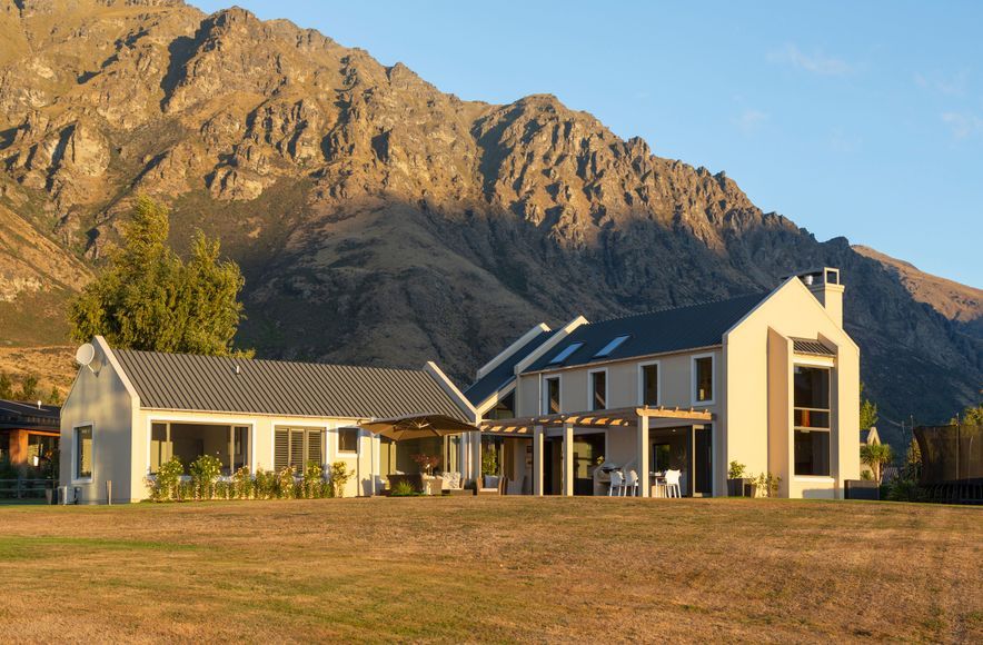Oraka Lakeside Estate | Glen Cayless Builder