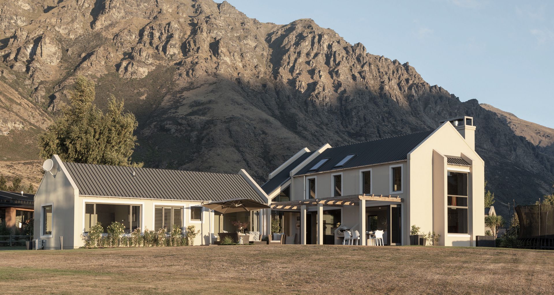 Oraka Lakeside Estate | Glen Cayless Builder banner