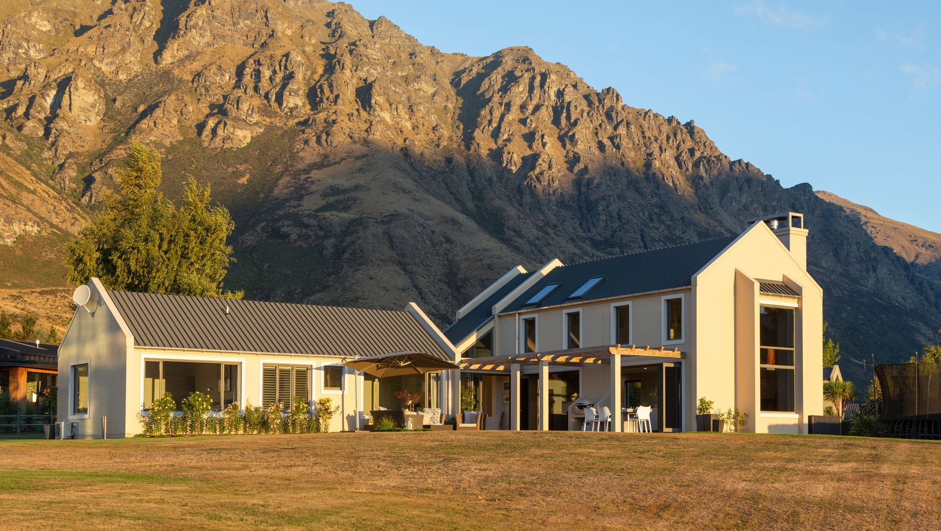 Oraka Lakeside Estate | Glen Cayless Builder banner