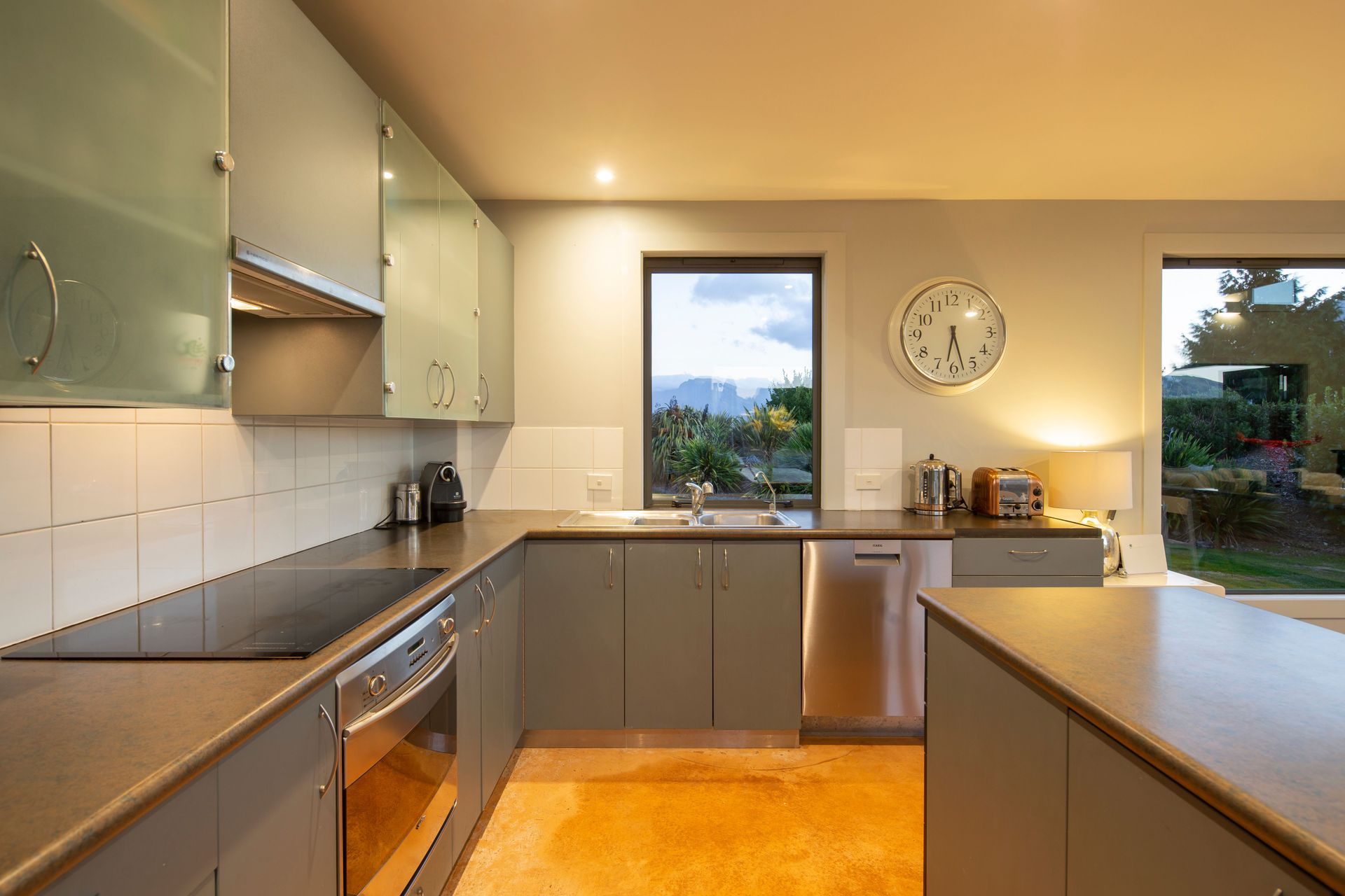 Oraka Lakeside Estate | Glen Cayless Builder