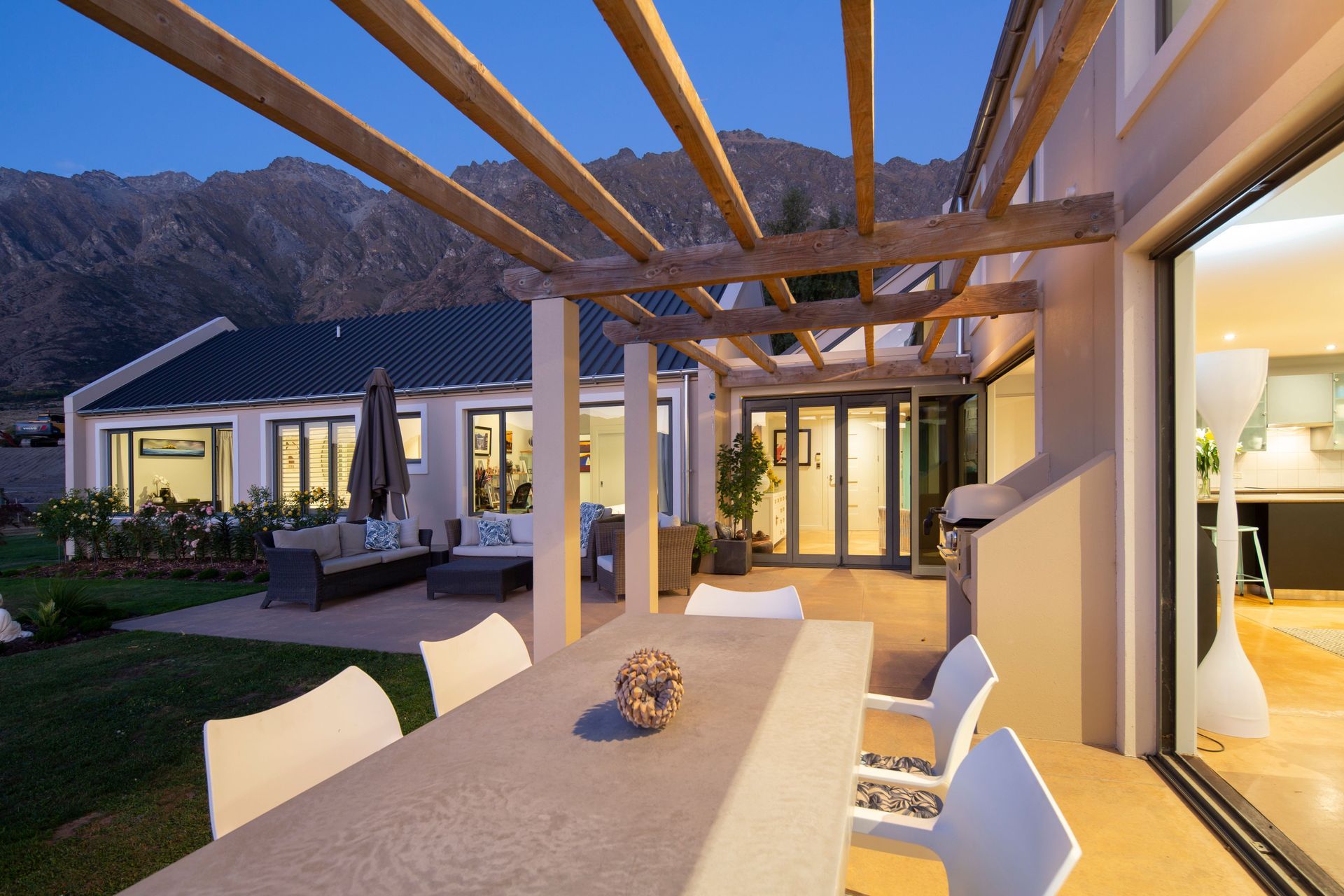 Oraka Lakeside Estate | Glen Cayless Builder