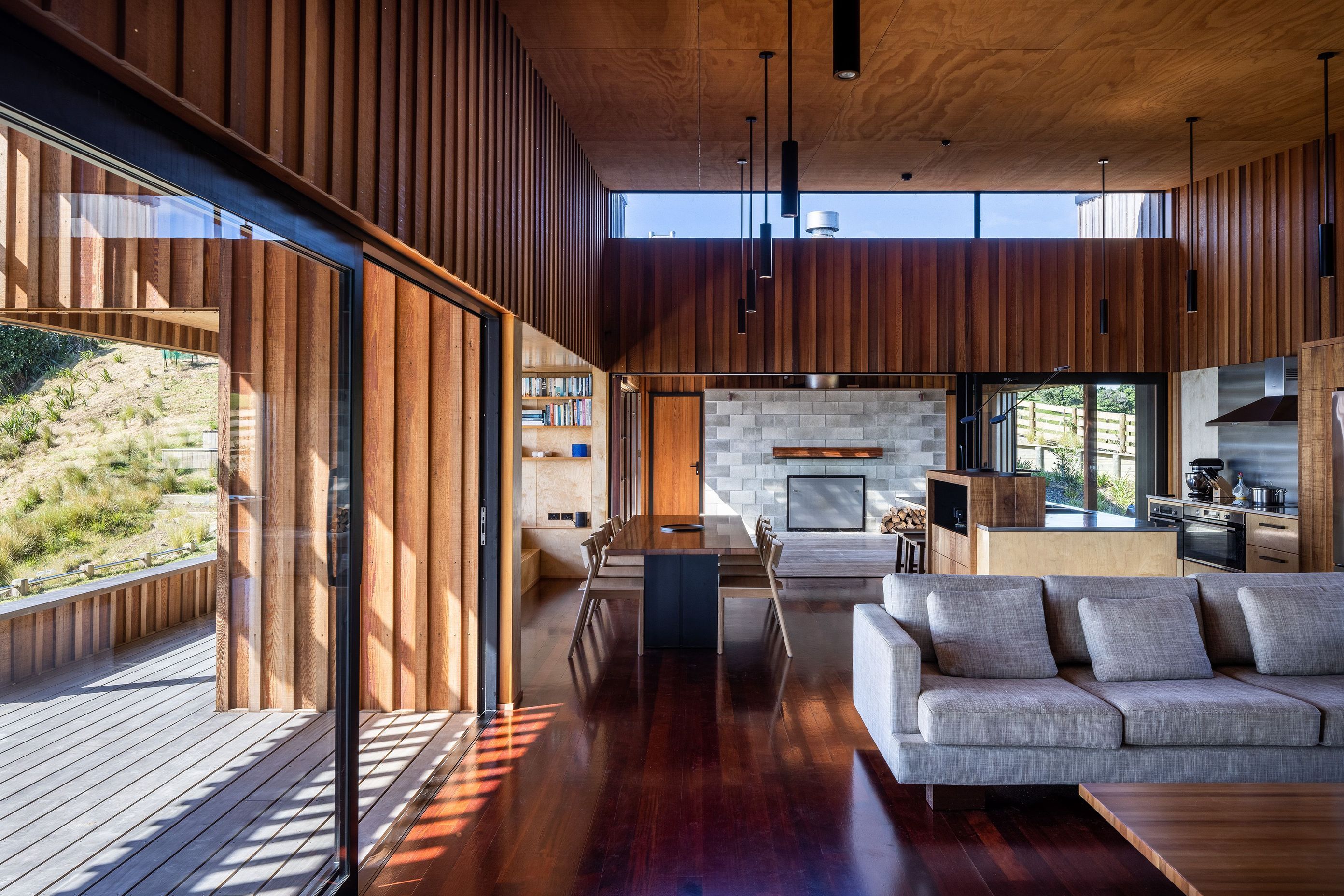 6RIDGE-RETREATWEST-LIVING-02Paul-McCreadie.jpg